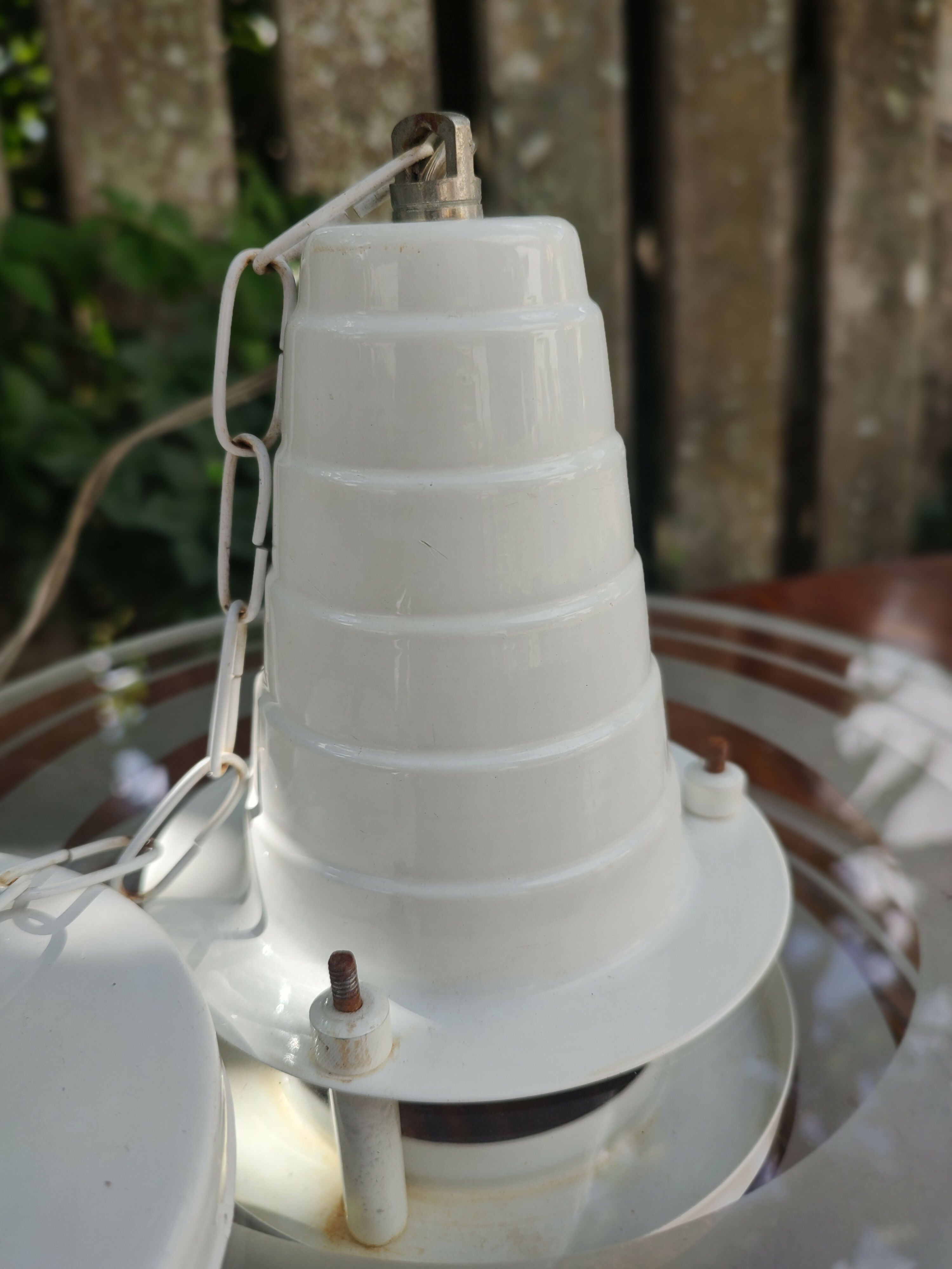 Par de Luminárias Pendentes em metal branco e vidro jateado