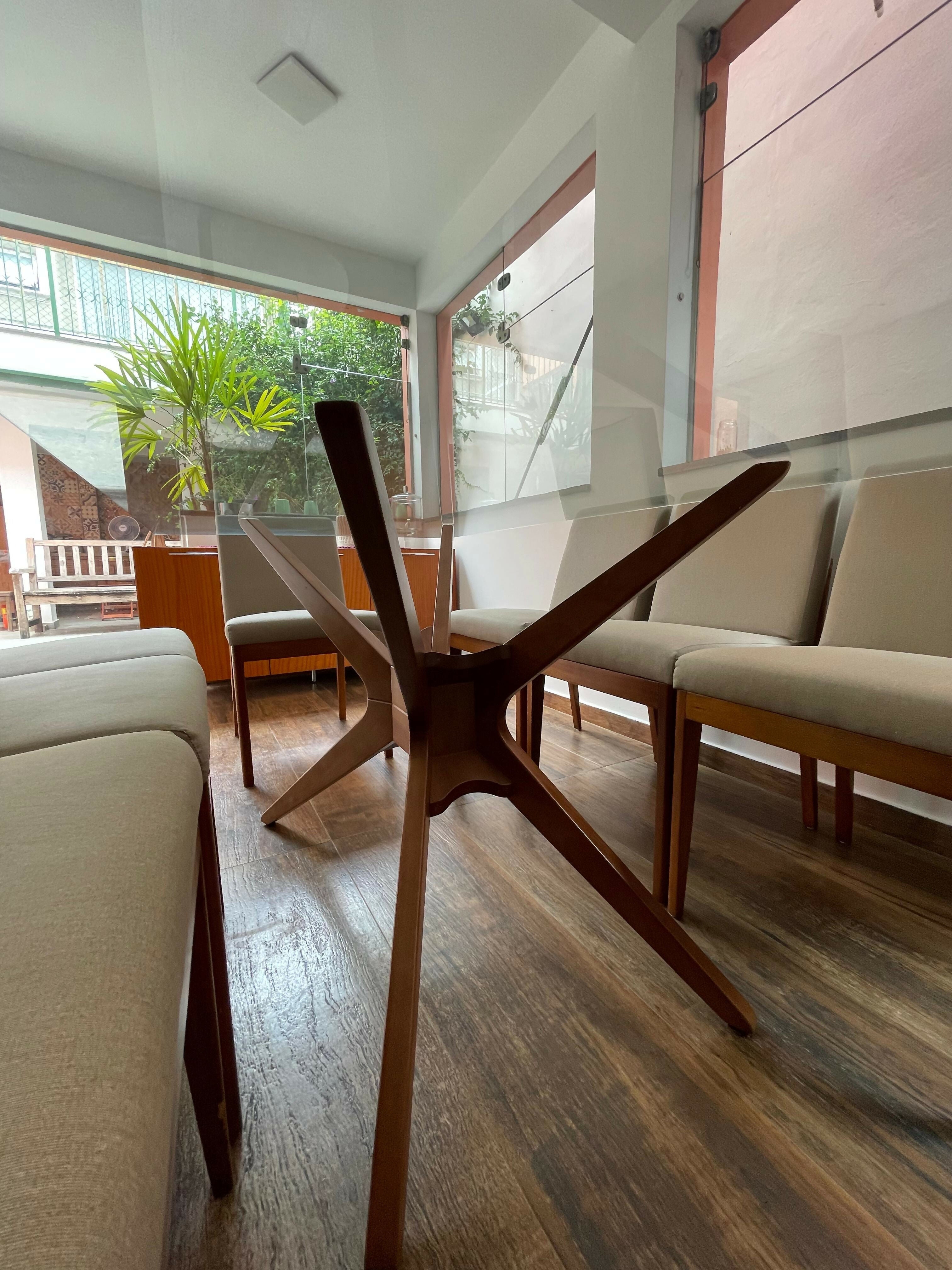 Conjunto Mesa de jantar com tampo de vidro + 6 cadeiras