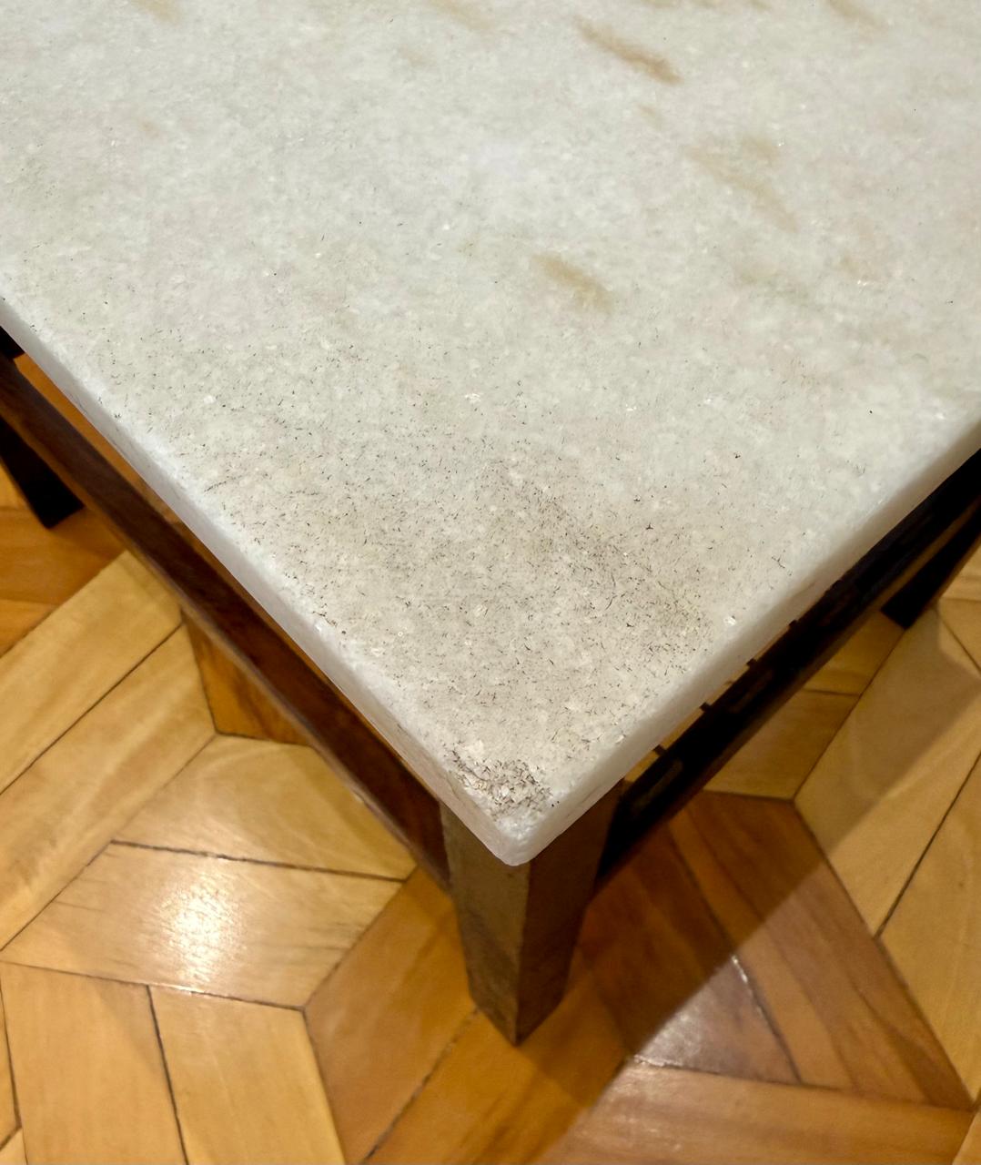 Mesa lateral retangular em jacarandá e mármore
