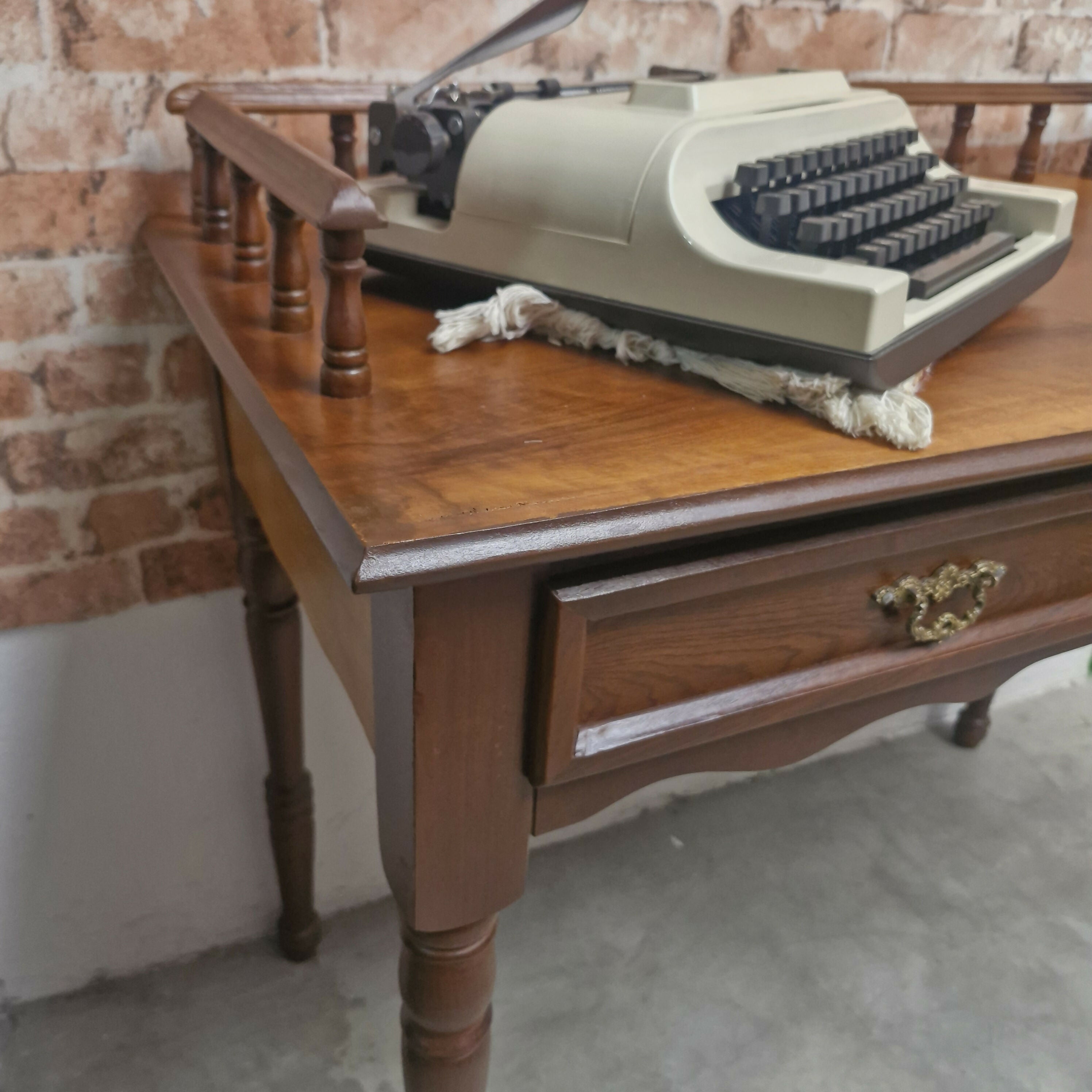 Escrivaninha Colonial