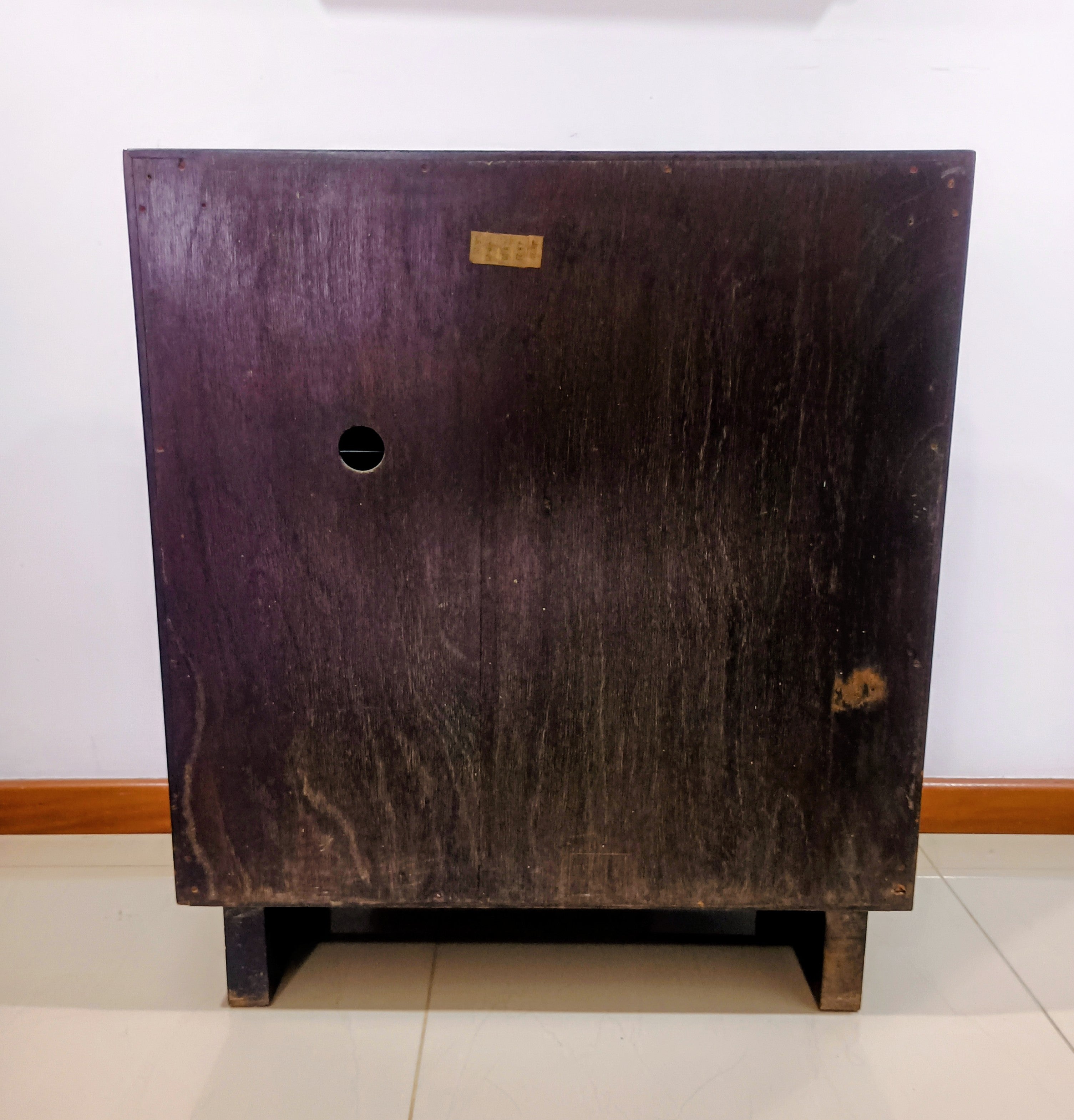MÓVEL VINTAGE ANOS 50 (ANTIGO GABINETE DE VITROLA) em Madeira escura 