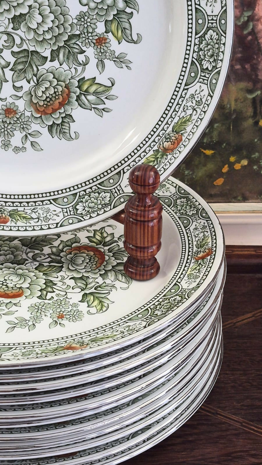 Maravilhoso conjunto de pratos em ironstone inglês Ridgway, modelo Canterbury 4269, com selo Drohaoser, anos 60.