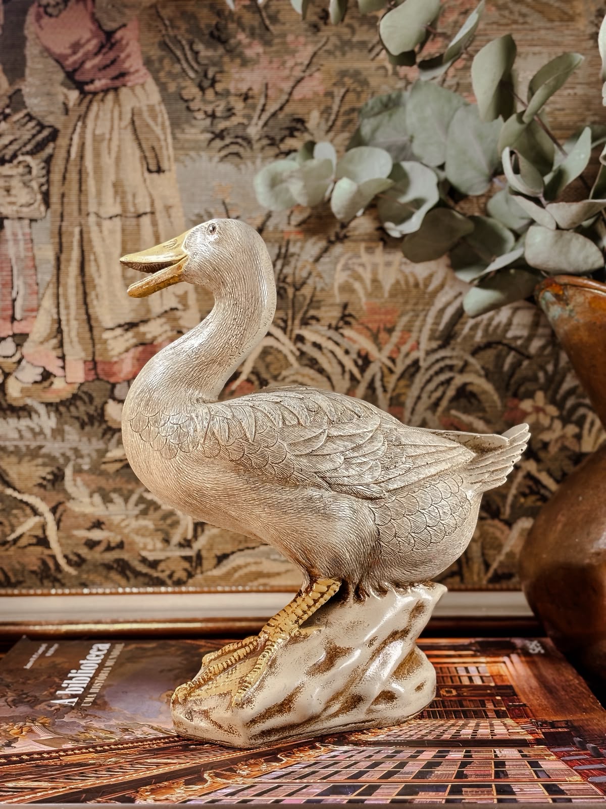 Pato Decorativo em Resina Mineral