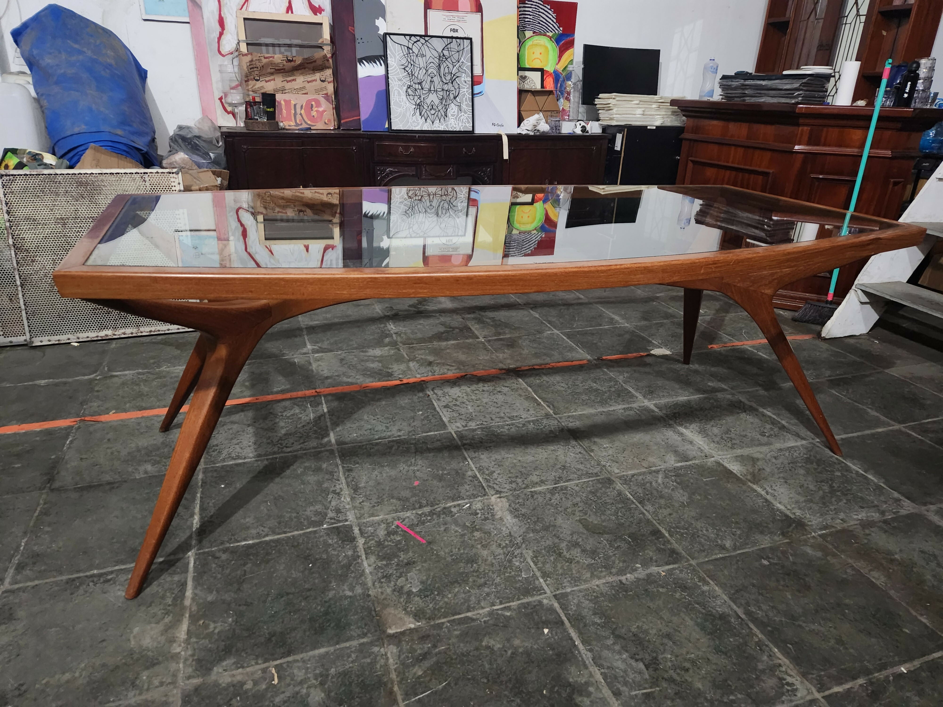 Mesa de jantar vintage anos 50 em madeira e tampo de vidro