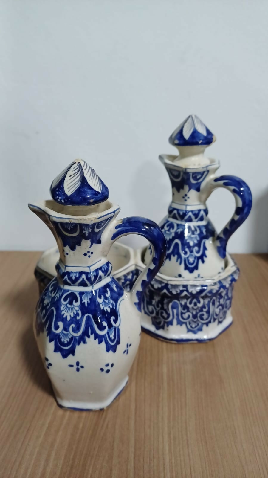 Galheteiro de Porcelana Francesa com detalhes azuis