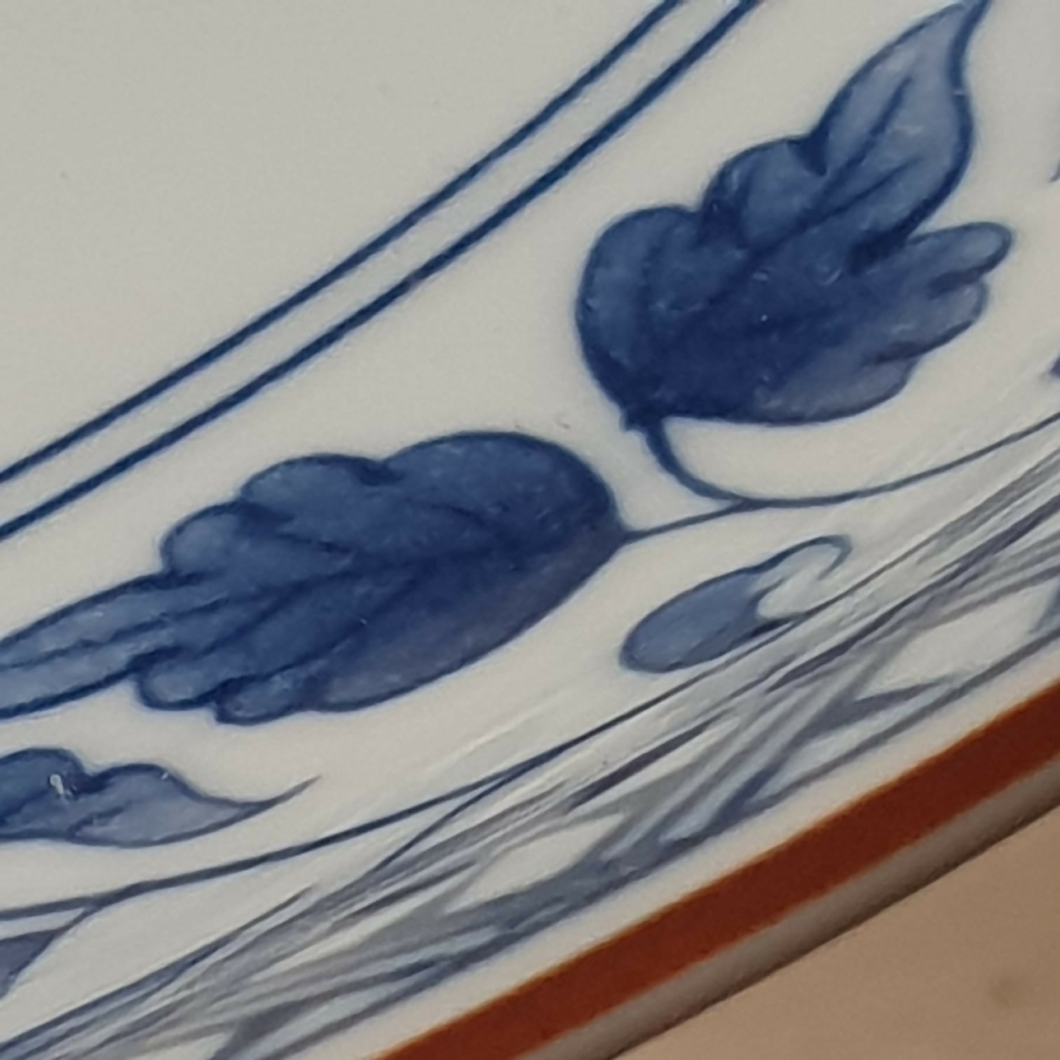 Prato decorativo tipo Medalhão em porcelana japonesa