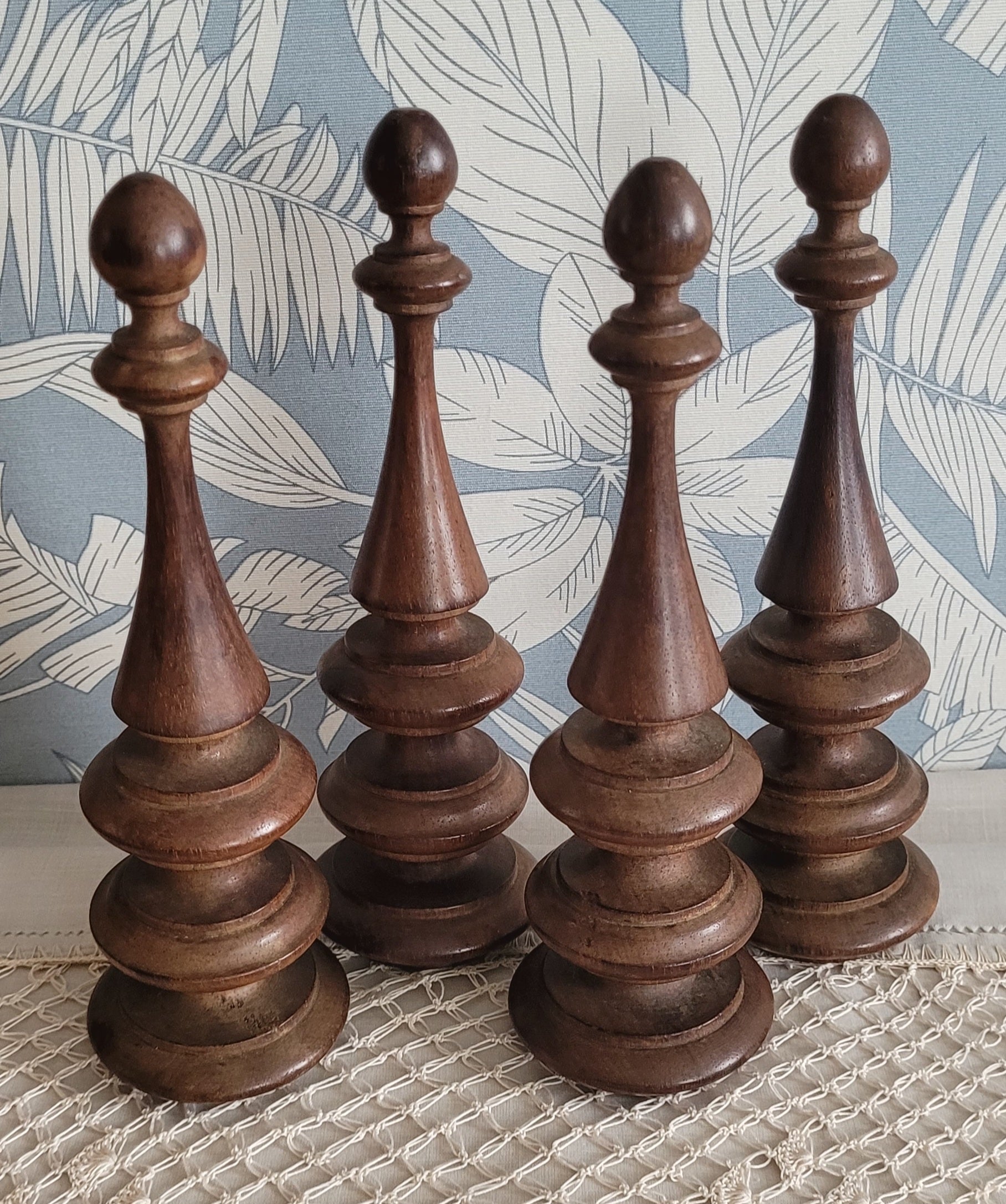 Conjunto Raro de Clássicos Pináculos/Adornos Antigos em Madeira Maciça torneada – 23cm