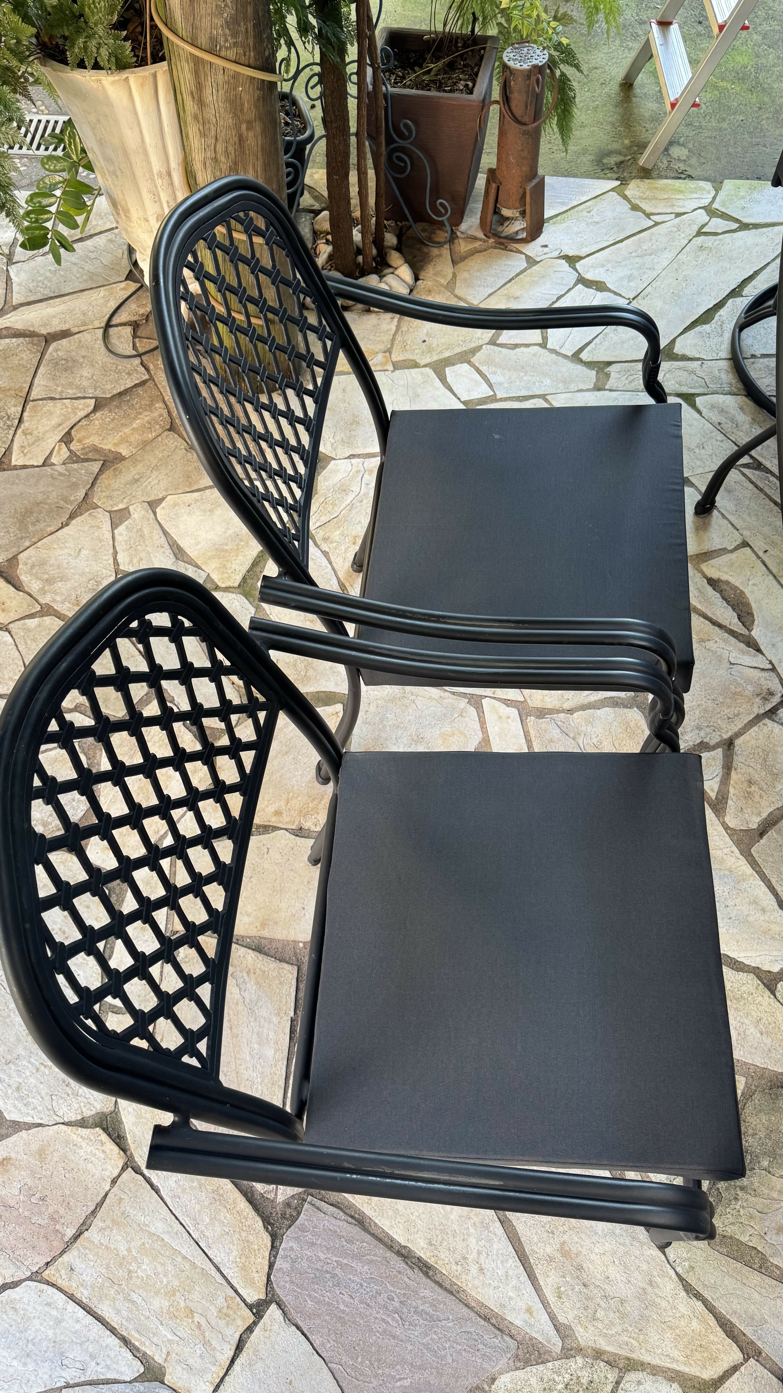Mesa de area externa em alumínio antigo com 2 poltronas e 4 cadeiras e almofadas aquablok novas