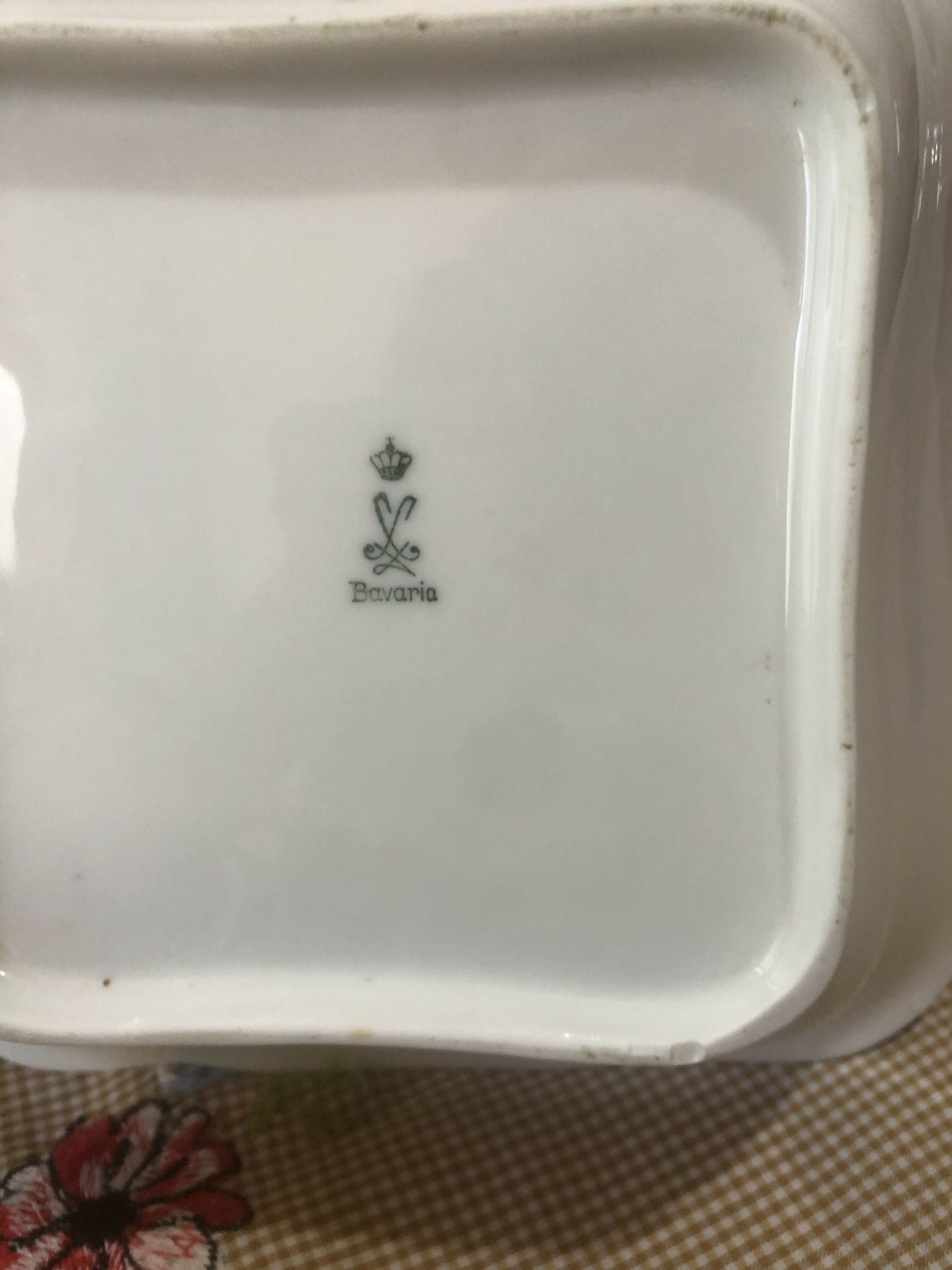 Mesa posta com preciosas peças em porcelana alemã