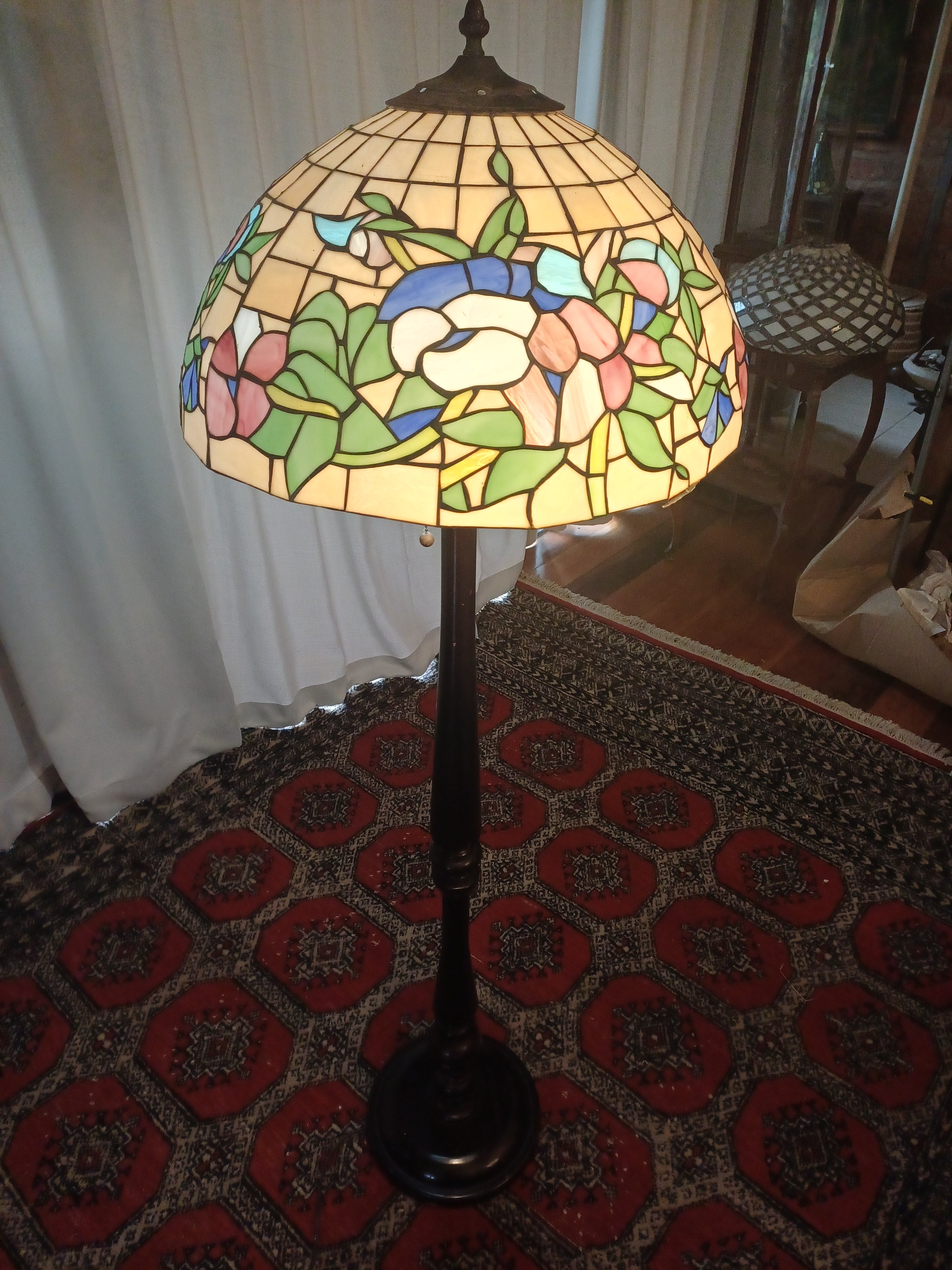 Raro Abajur Tiffany Pé Alto 160mt com motivos florais 