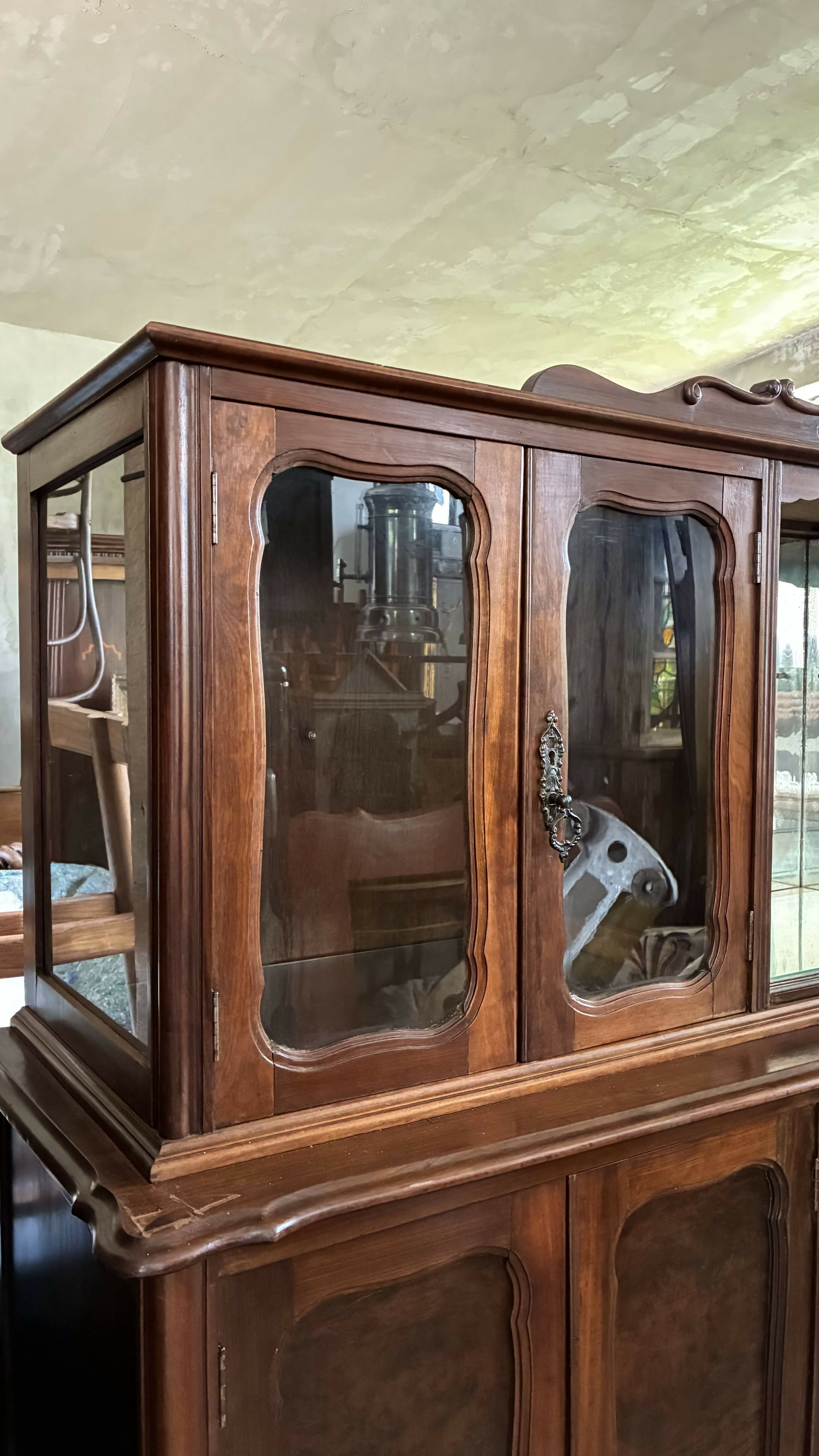 Cristaleira Buffet em Madeira