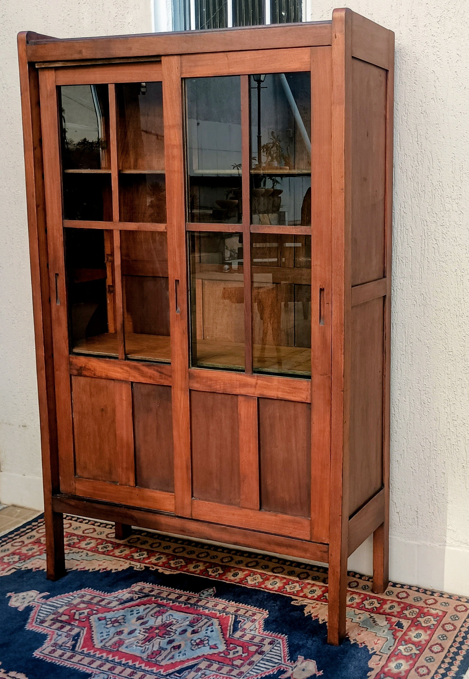 Cristaleira / Vitrine Antiga / Livreiro em Peroba Maciça – Estilo Arts &amp; Crafts / Mission – Décadas de 1920/30