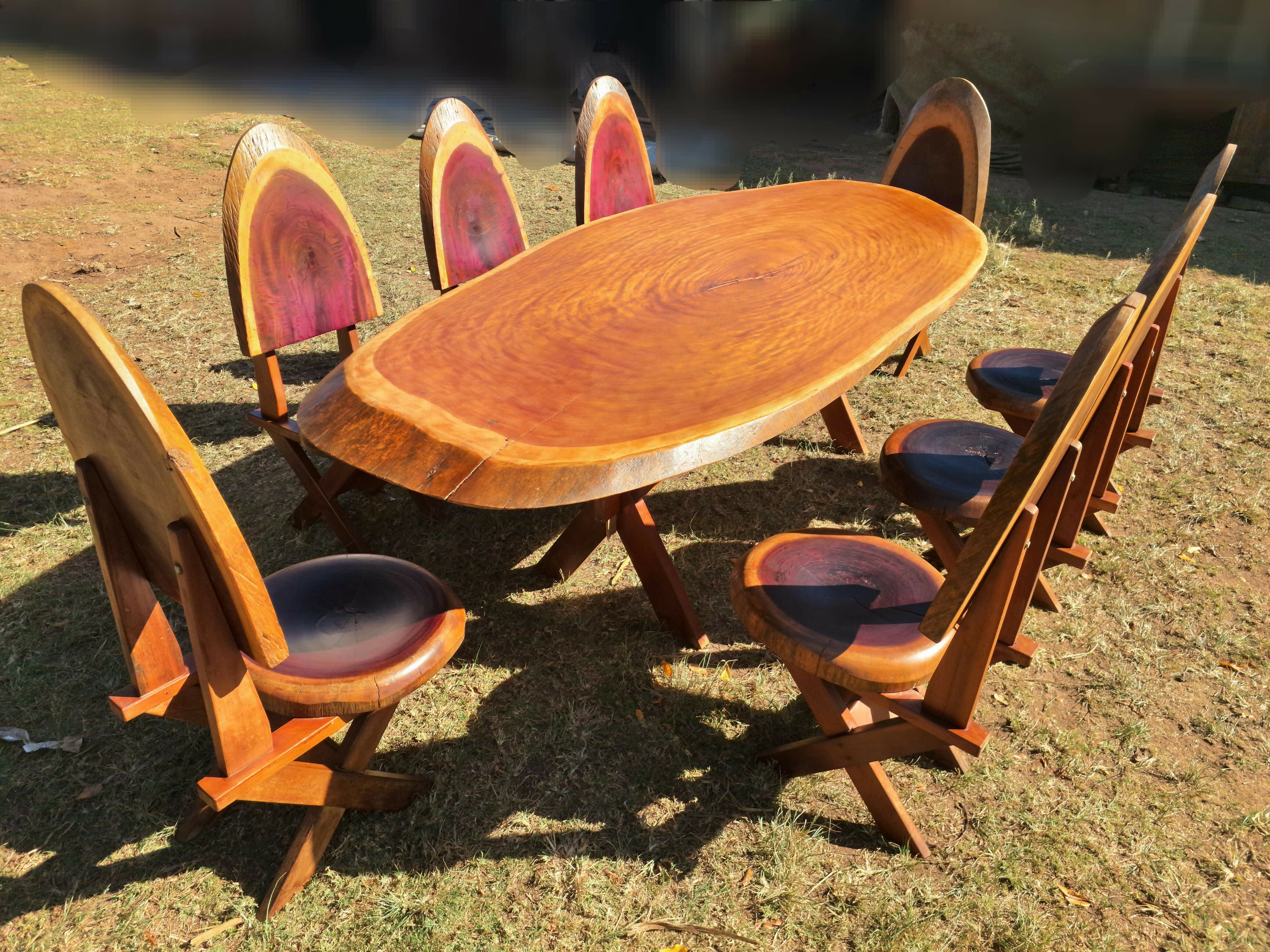 Mesa Prancha com 8 Cadeiras Roxinho