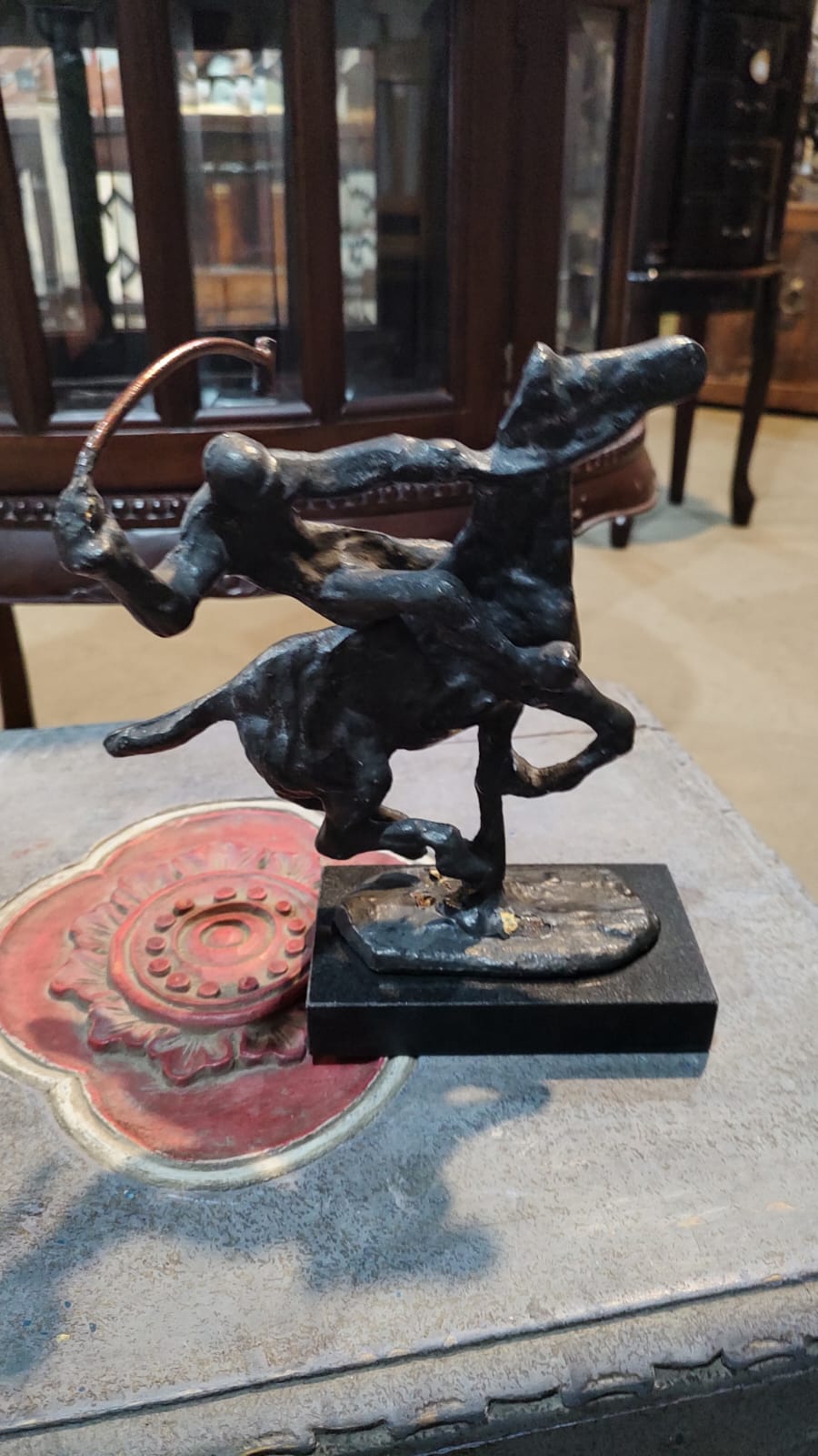 Escultura Cavaleiro a Cavalo em Ferro Fundido