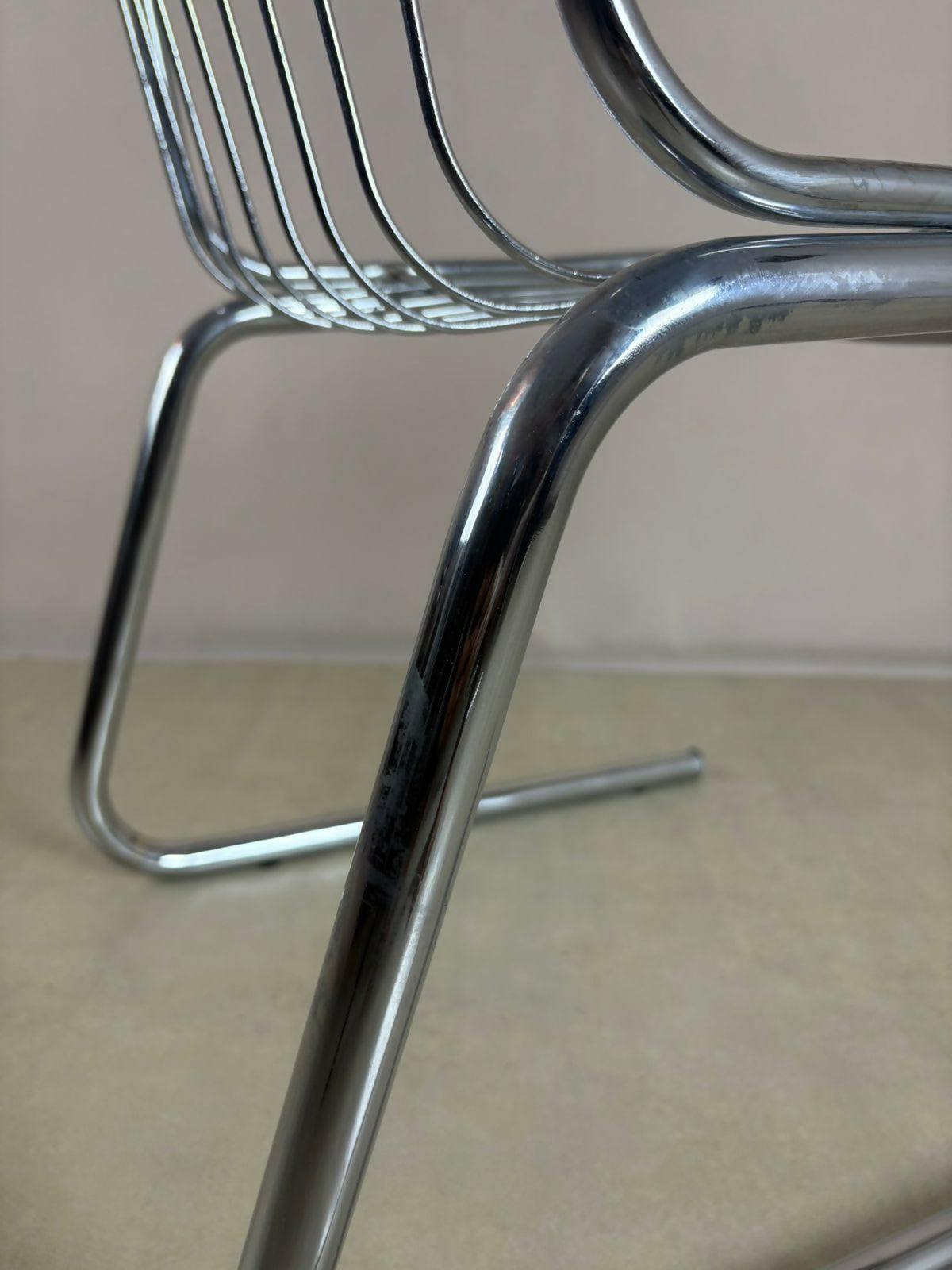 cadeira cromada Pozza 70’s em tecido aveludado azul (unitária)