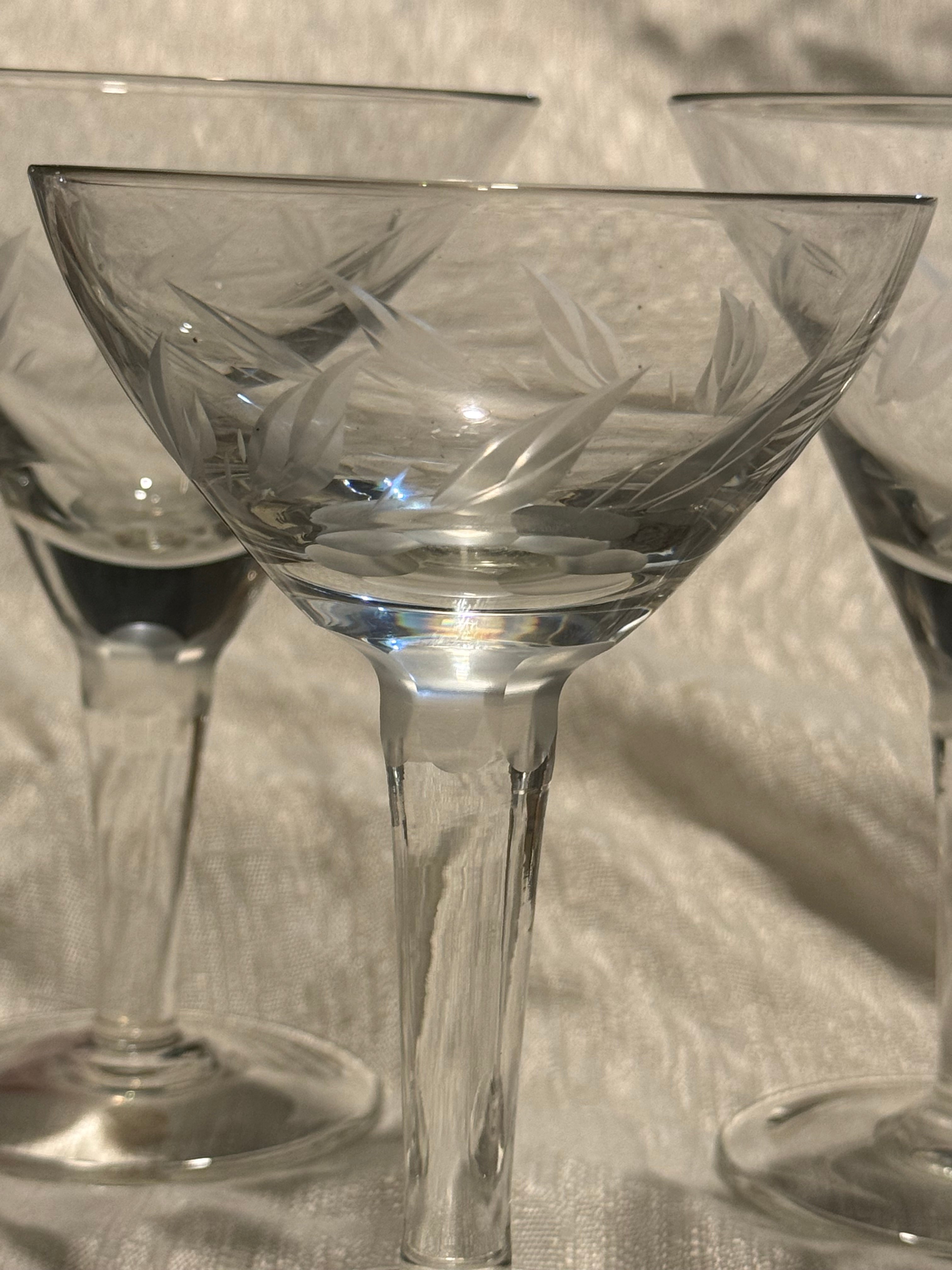 Conjunto com 3 Taças Antigas em Cristal Gravado