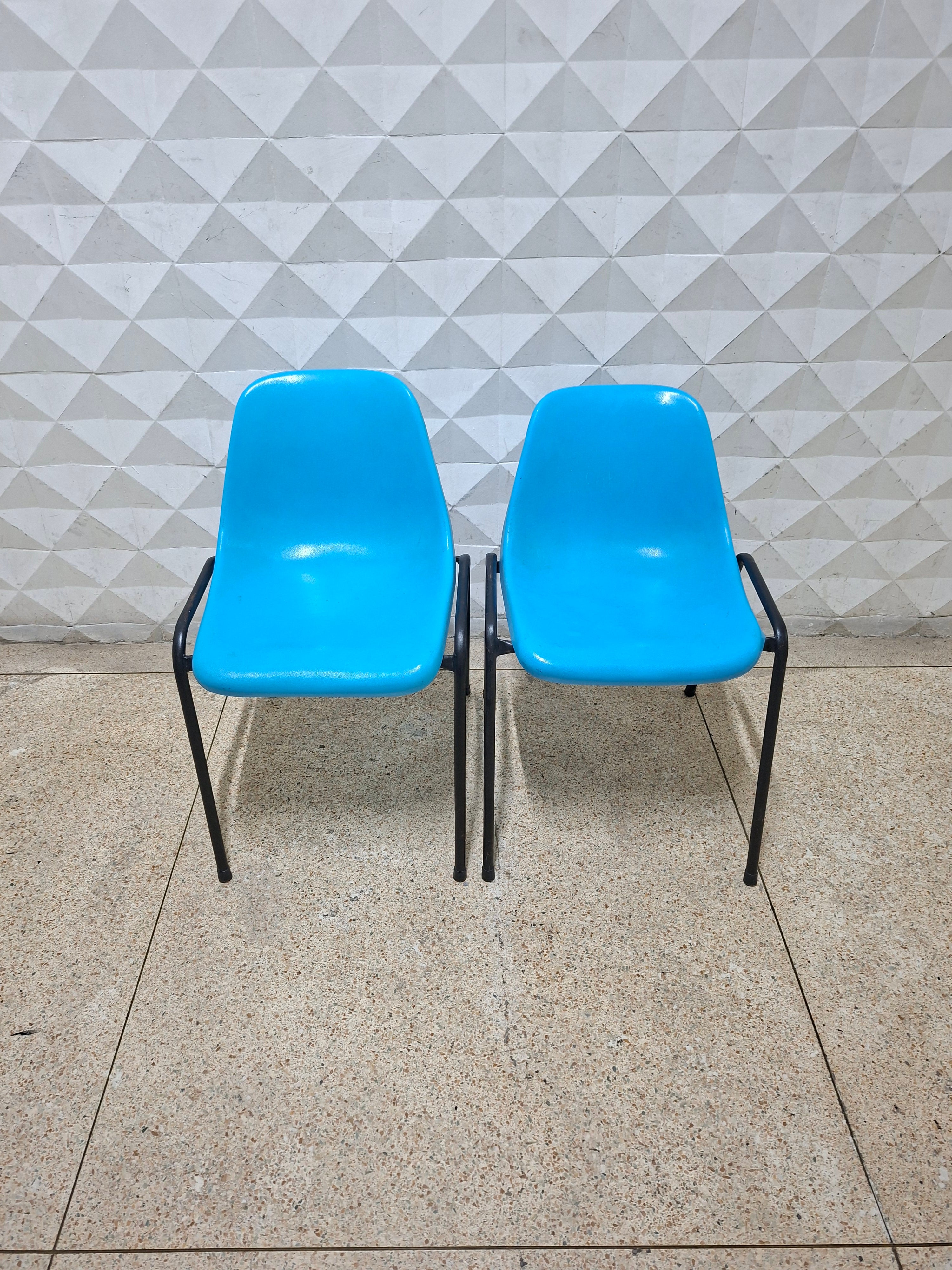 Par de Cadeiras Vintage da Moderna em tom azul