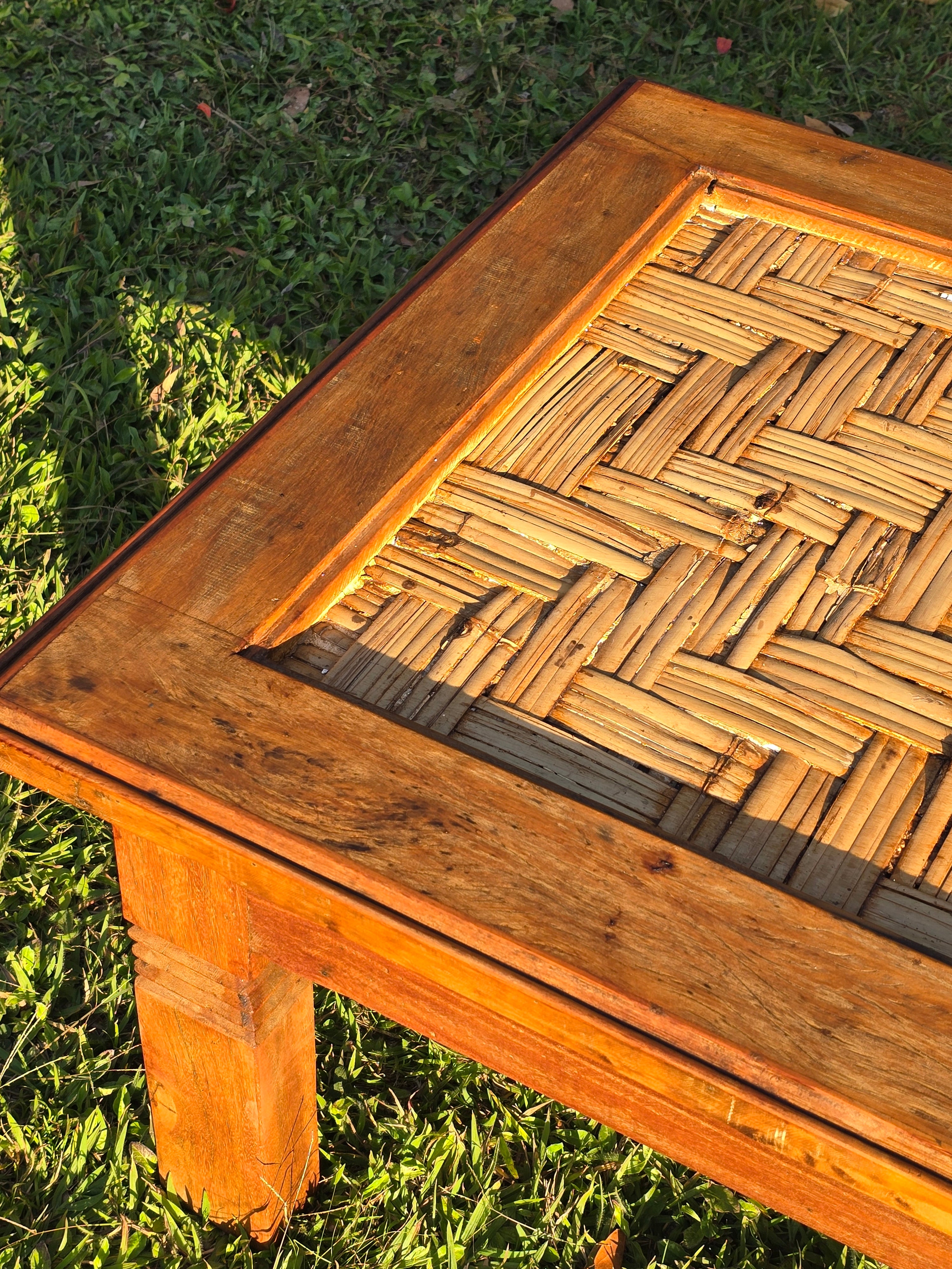 Mesa de Centro Madeira Maciça Suporte Para Vidro Esteira de Bambu