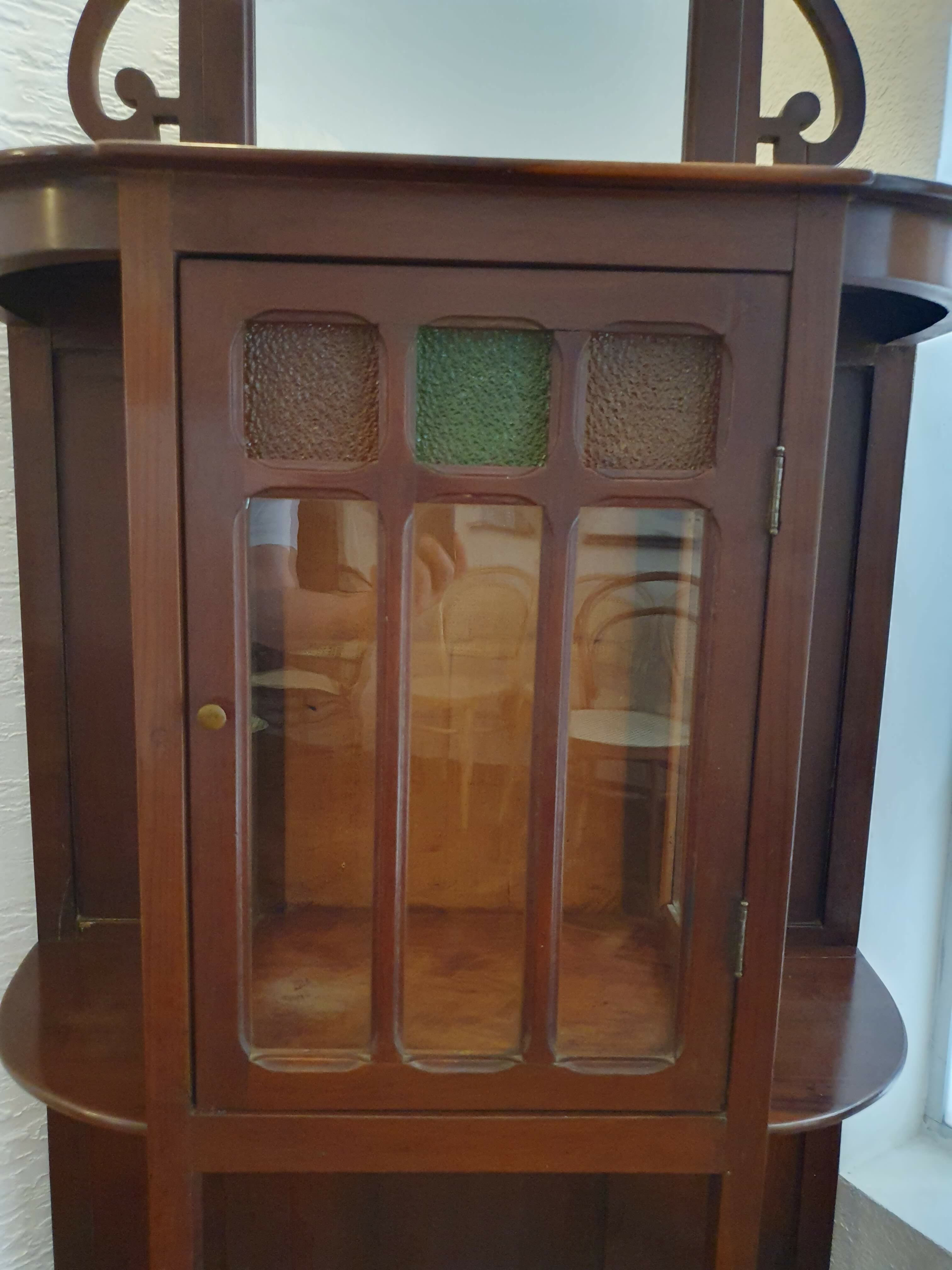 ANTIGA VITRINE (PEQUENA CRISTALEIRA)