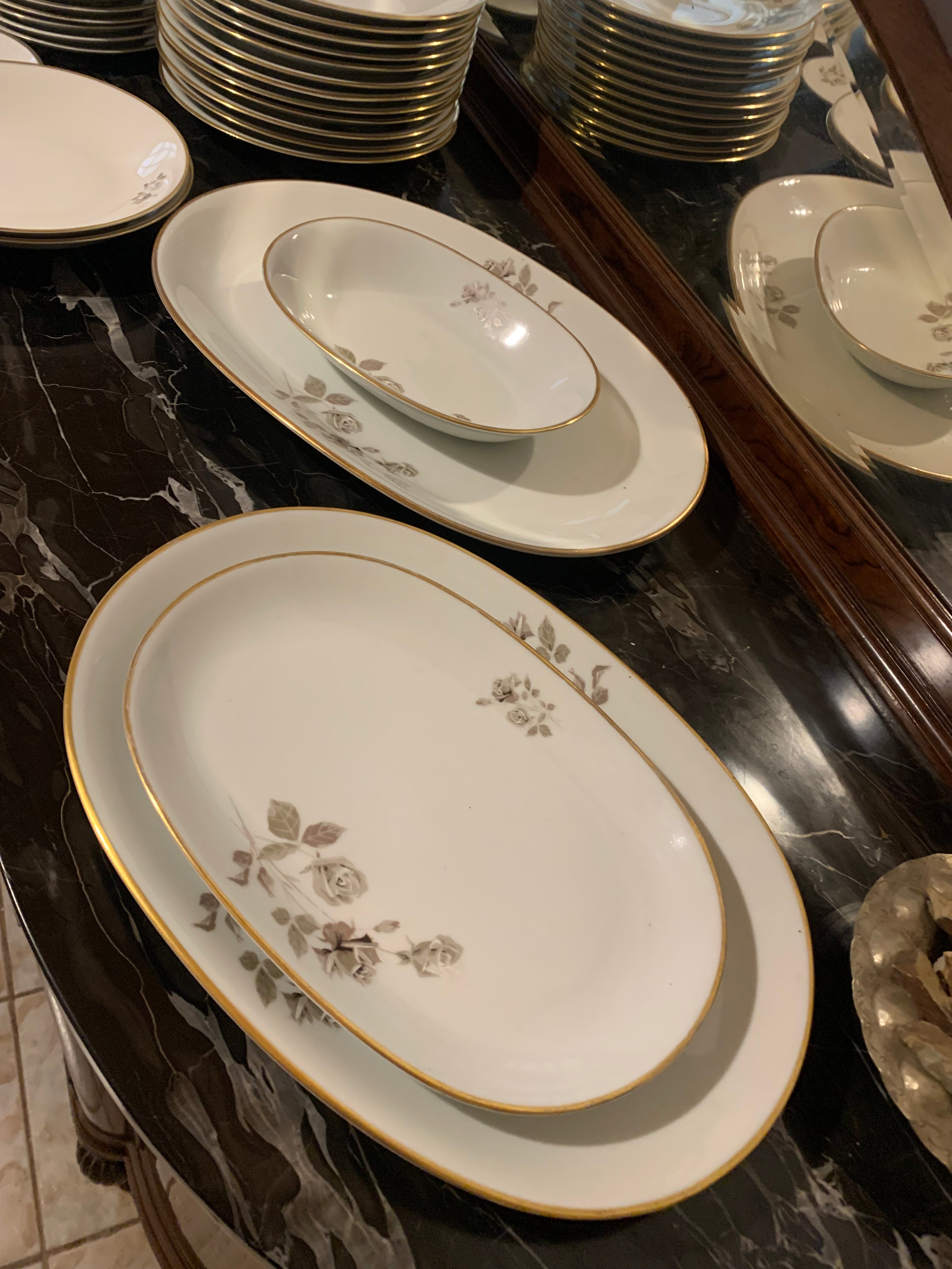 Estonteante jogo Porcelana Renner Medallion misto dourado e prata