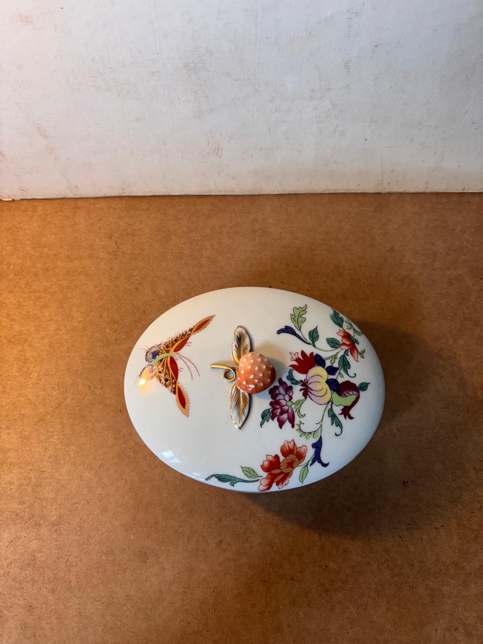 Caixa Oval Mildred Samatra em porcelana Vista Alegre com pegador de morango (DMCPS_776)