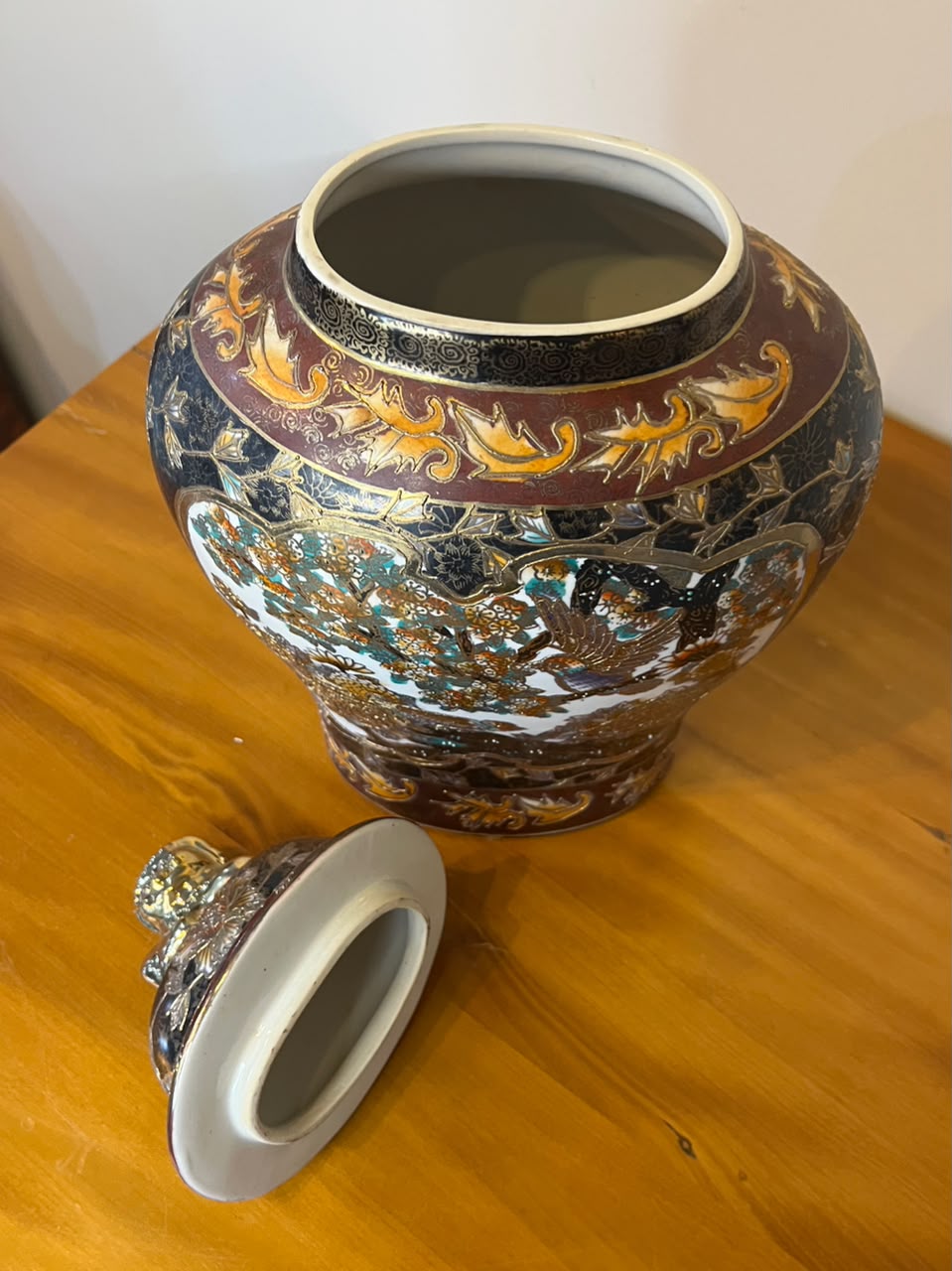 Potiche Oriental em Porcelana – Aves, Flores e Dourado