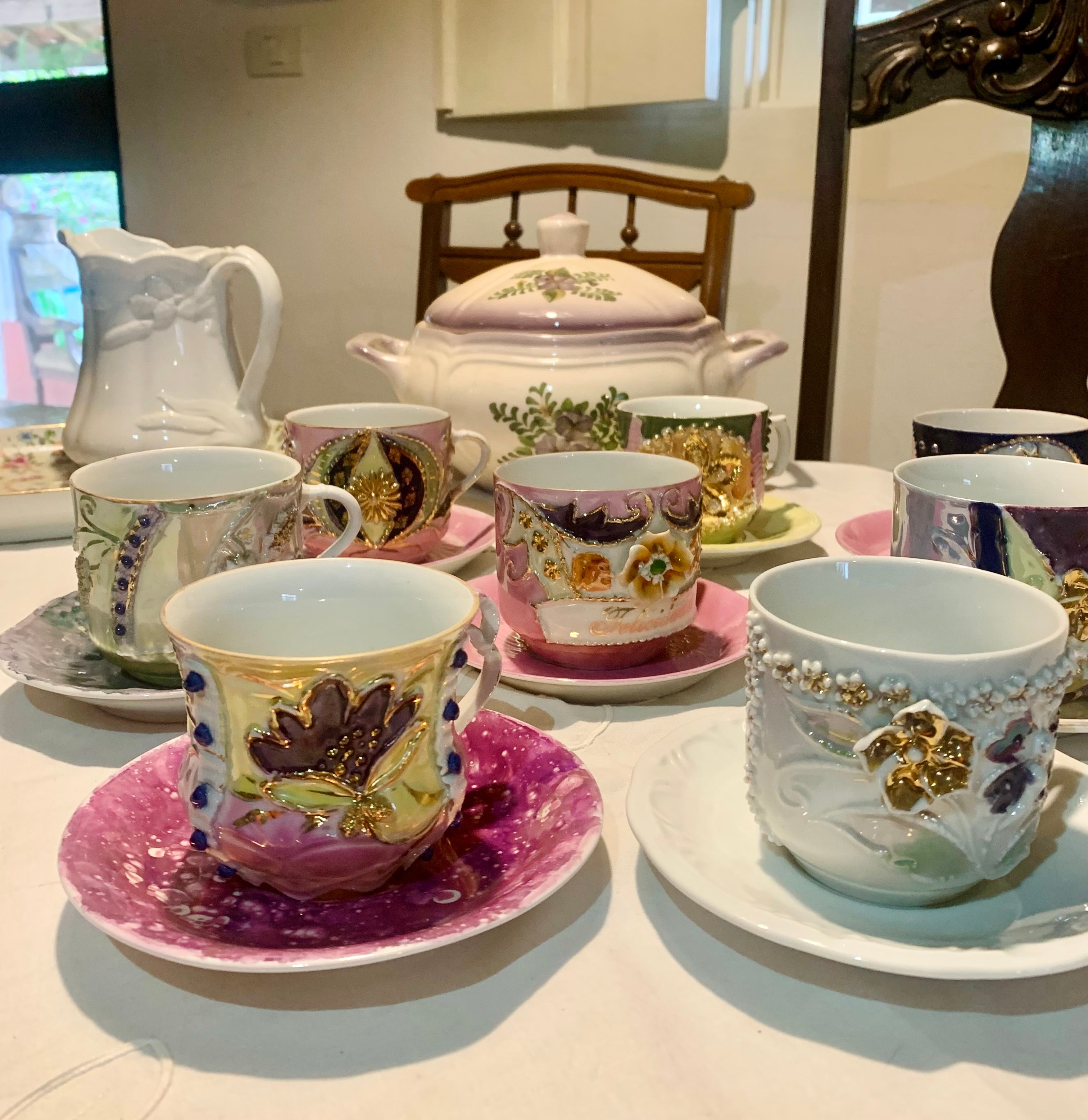 Estonteante e raríssimo jogo com 8 xícaras de chá Isabelinas fina porcelana