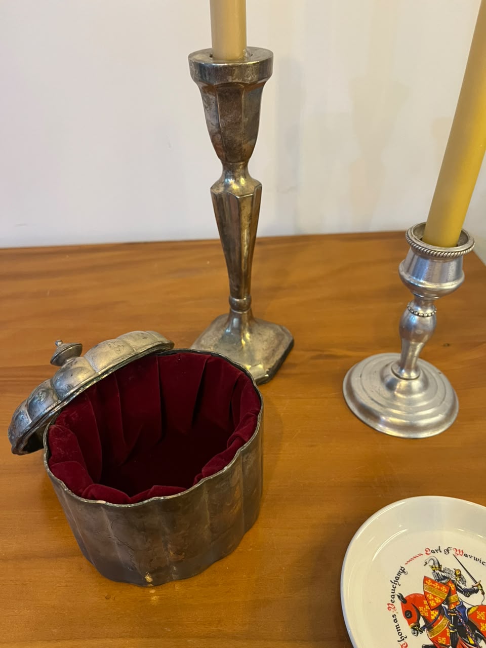 Conjunto decorativo em metal e porcelana — 4 peças