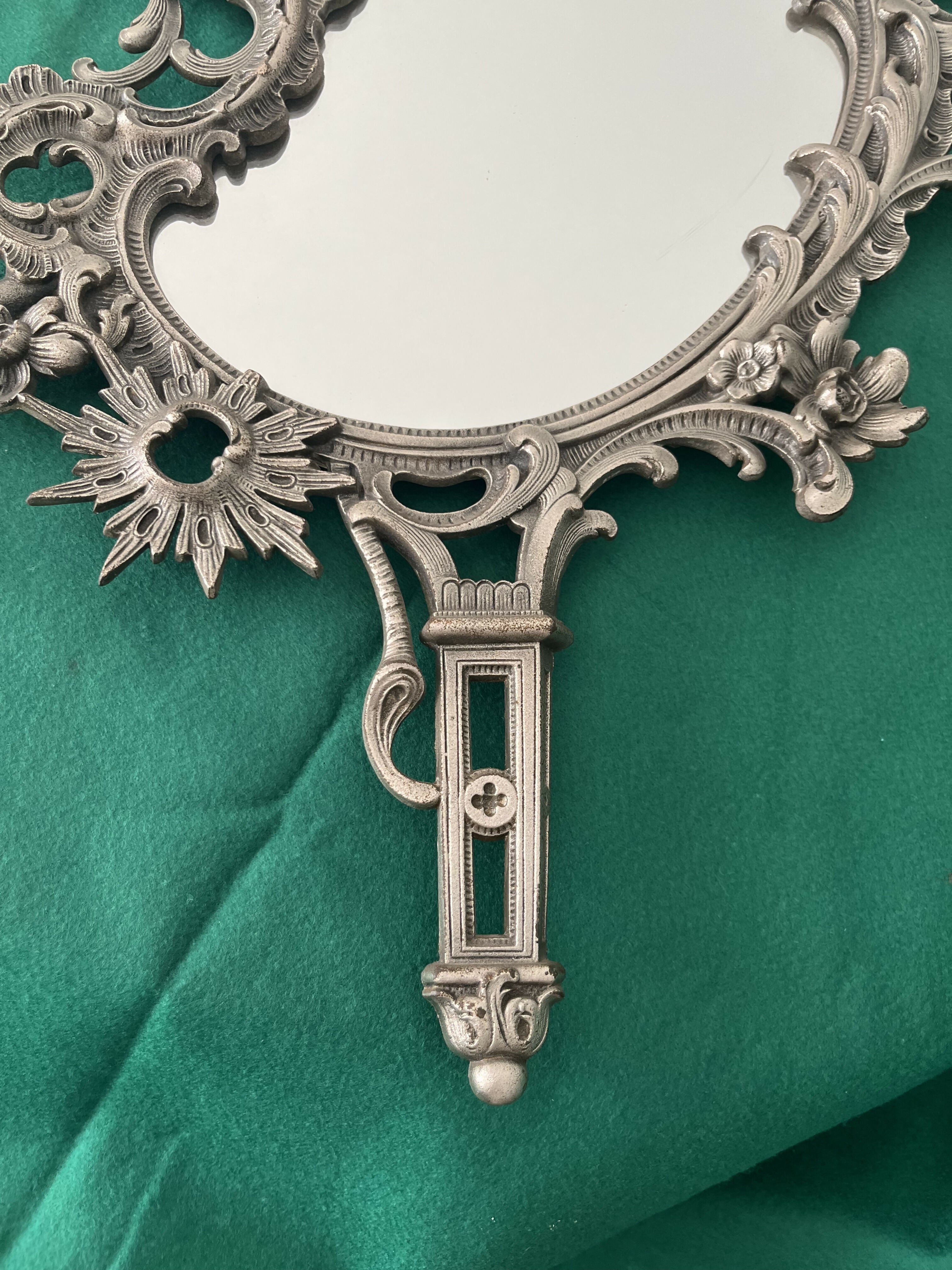 Espelho antigo em ferro fundido