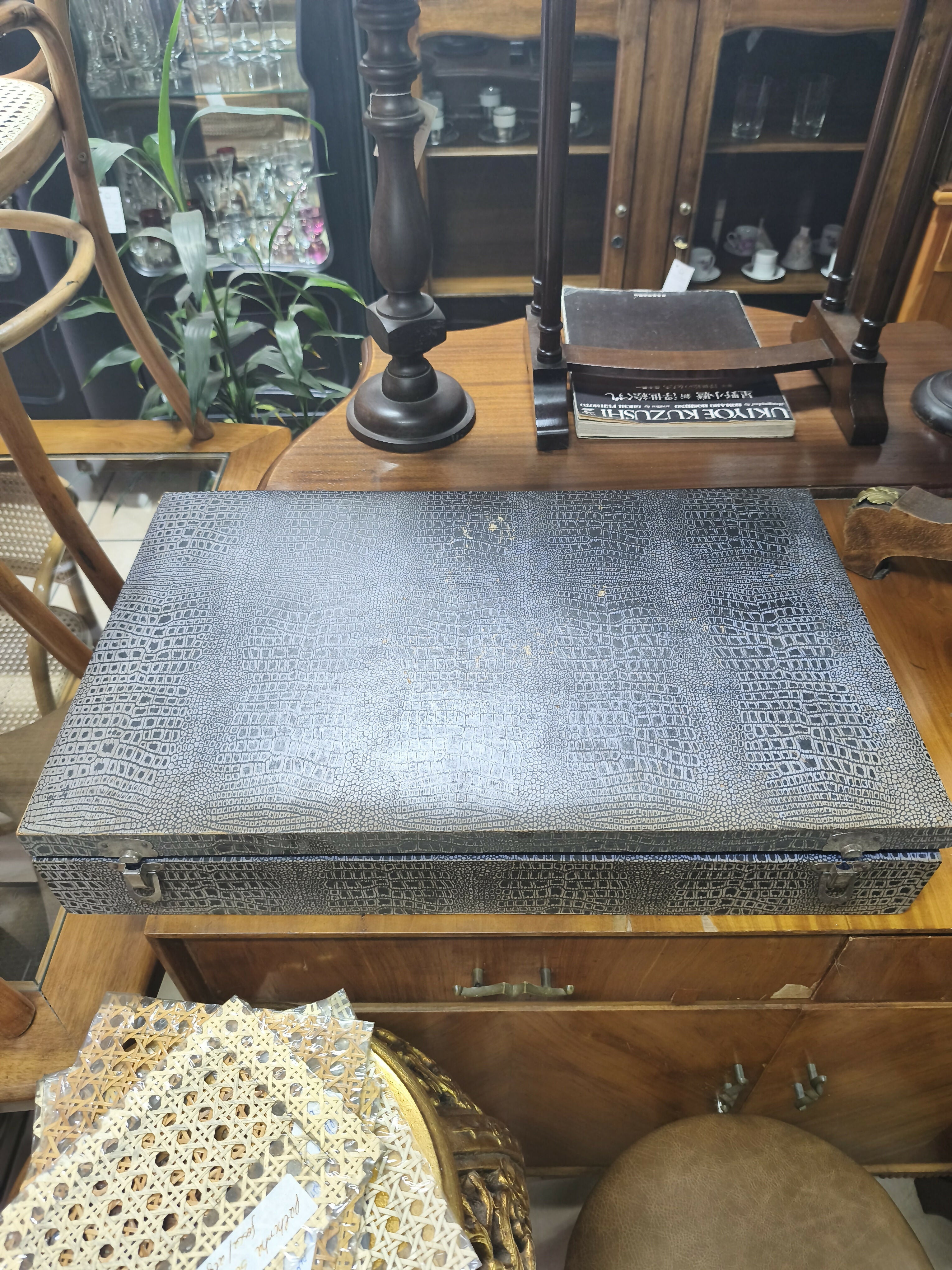 1000194173