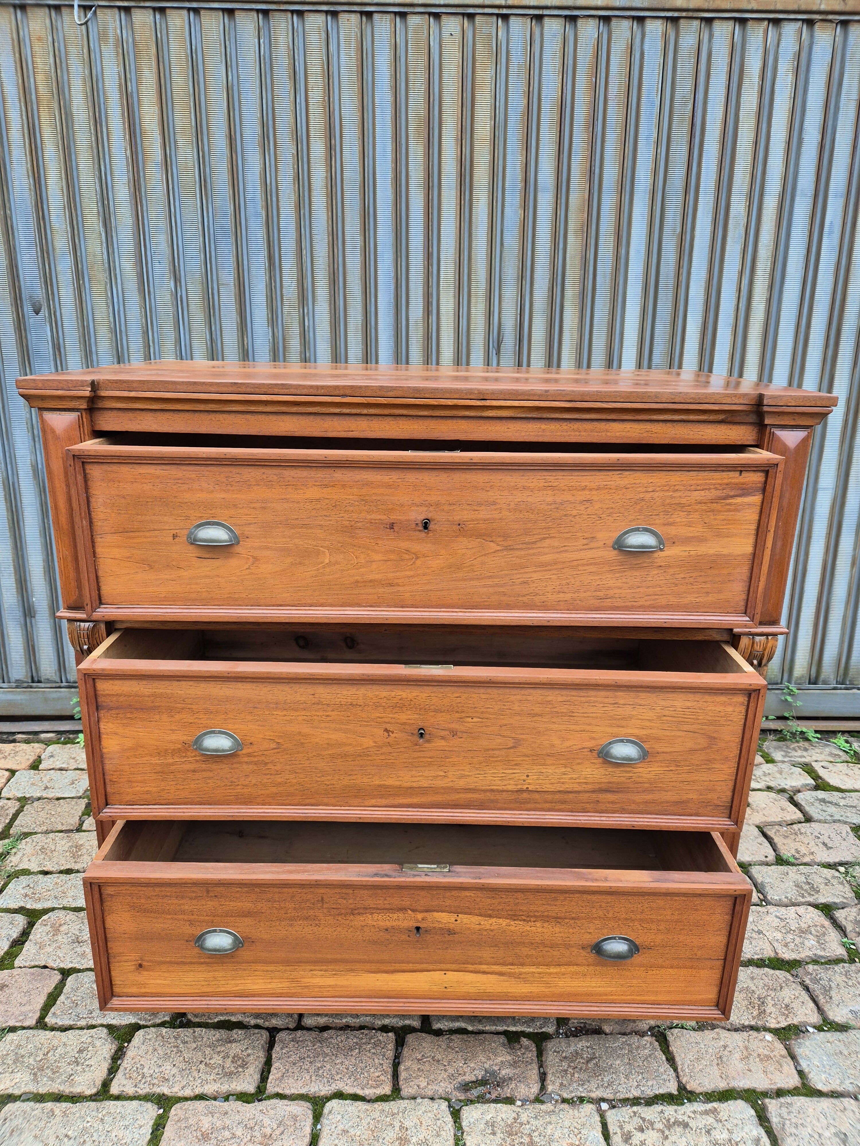 Belíssima cômoda centenária Império