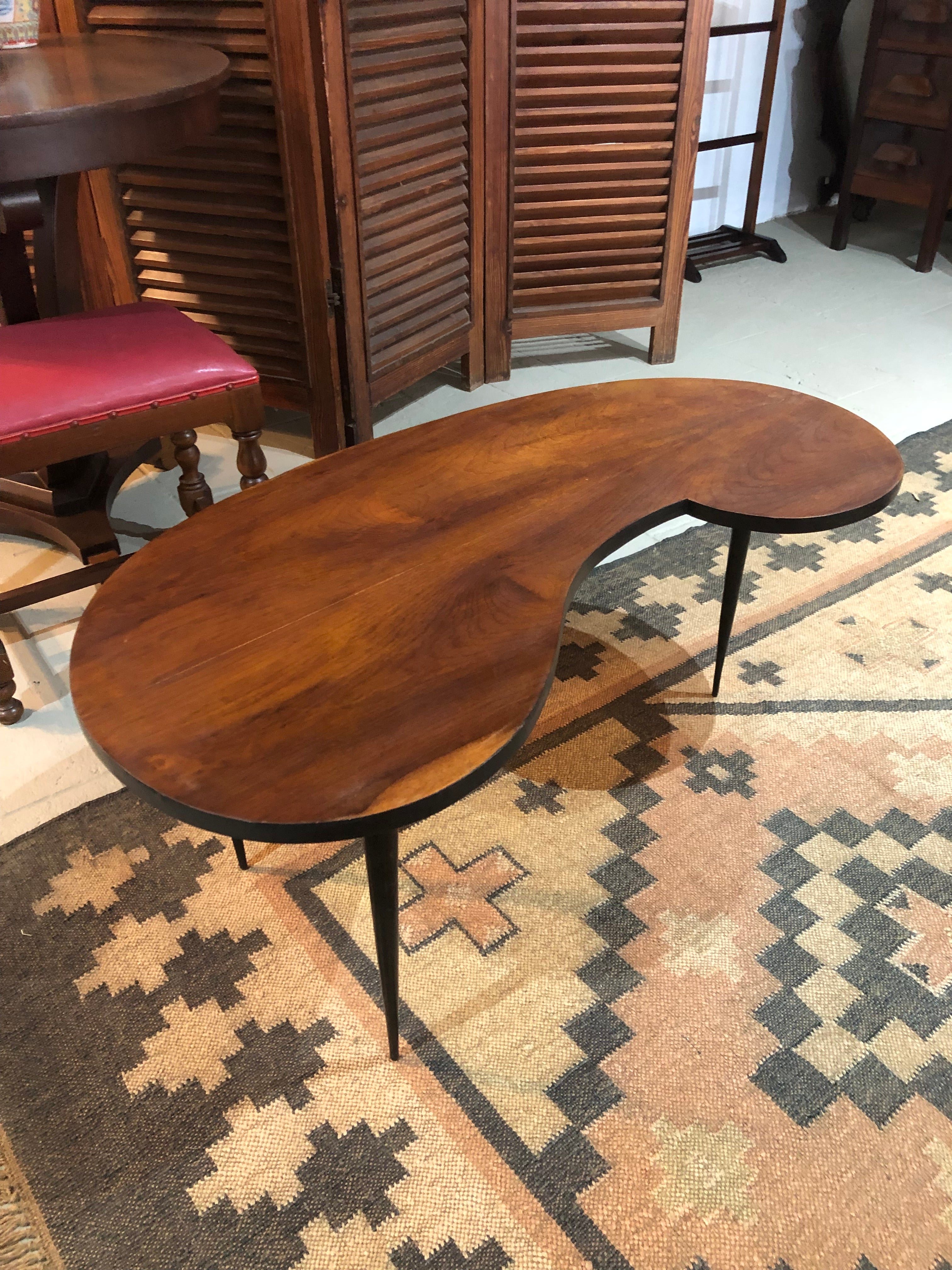 Mesa feijão de madeira e pés palito