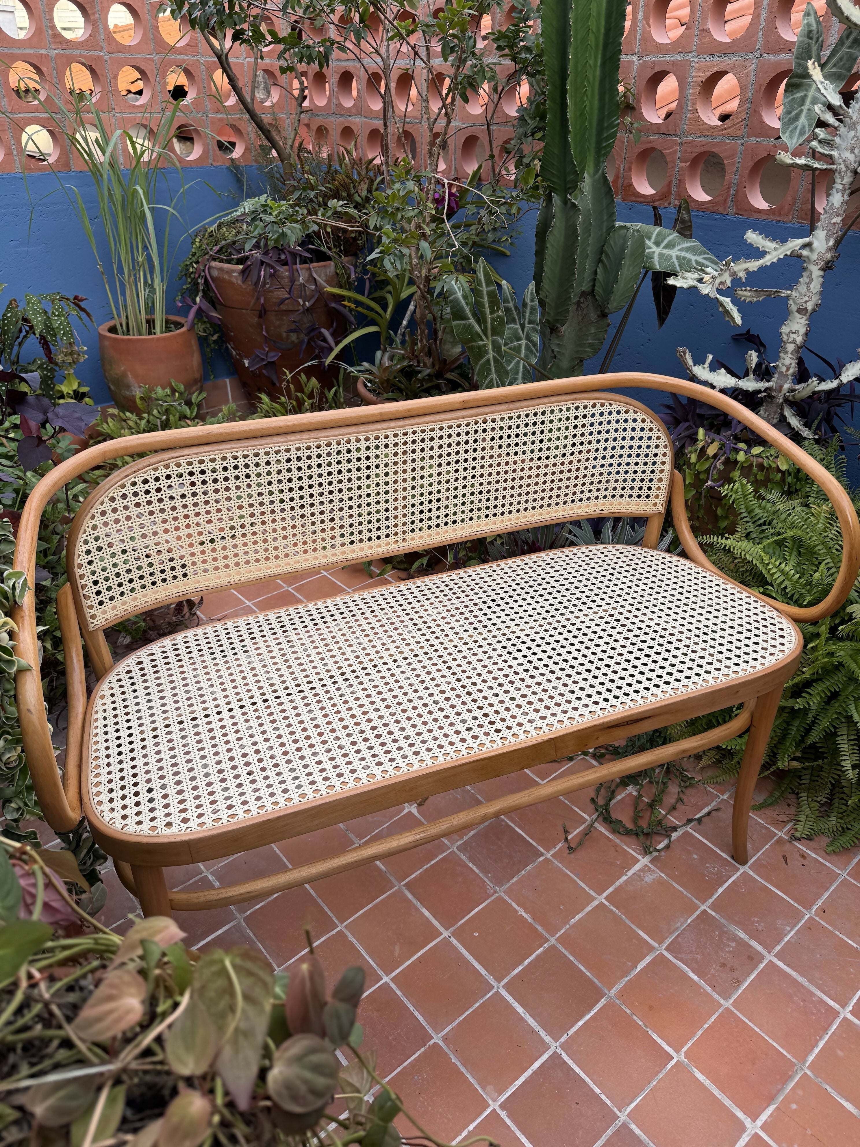 Conjunto Poltrona e Namoradeira Thonet Modelo Panamá (recém restauradas)