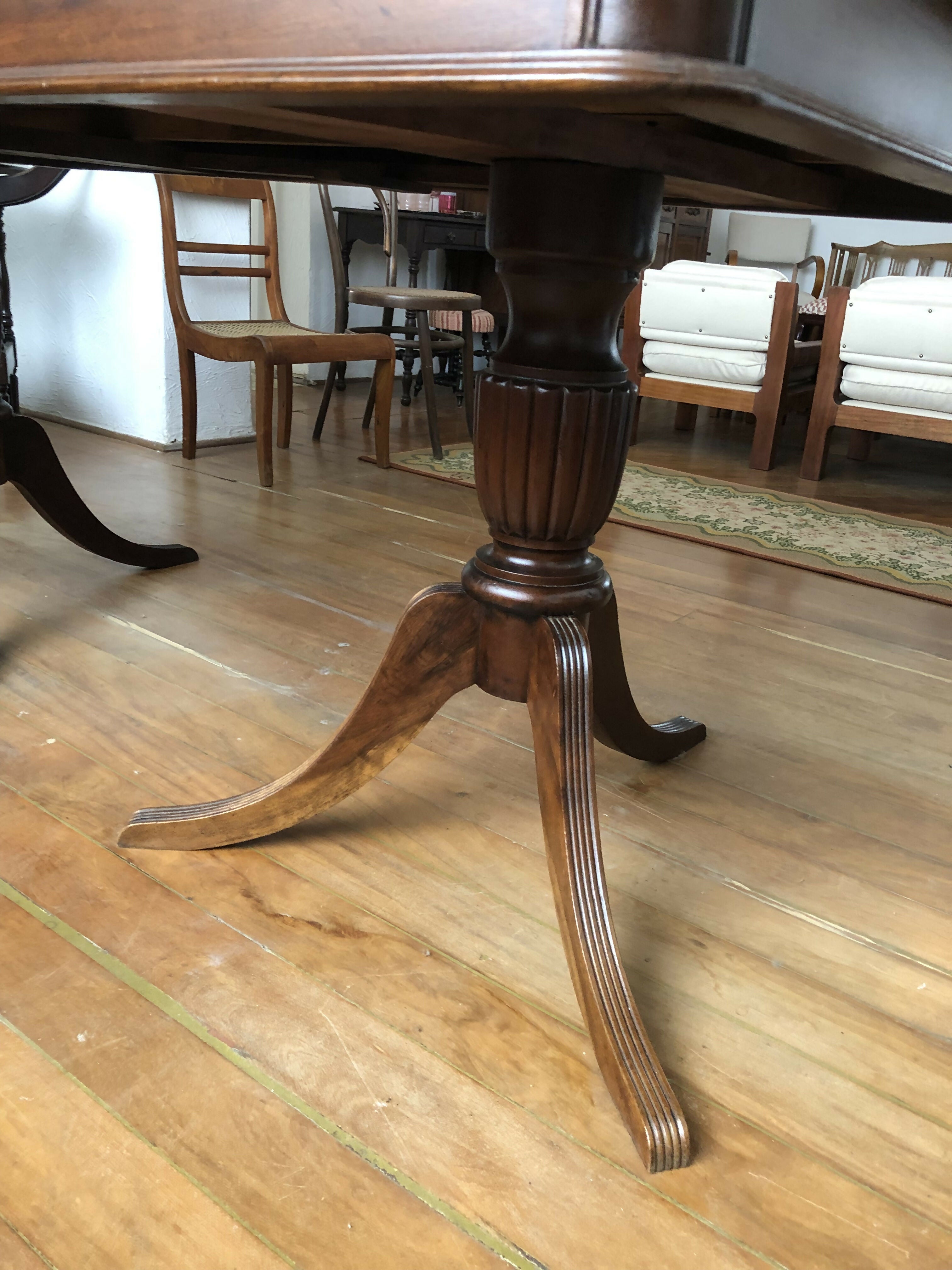 Mesa de jantar retangular com lâmina de Jacarandá