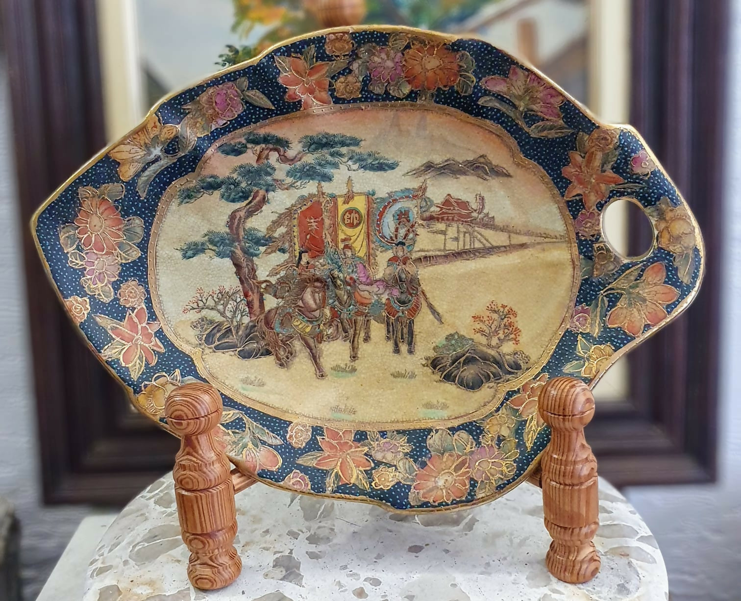 Centro de mesa incrível em pasta de porcelana dura chinesa ao gosto Satsuma. Ótimo estado!