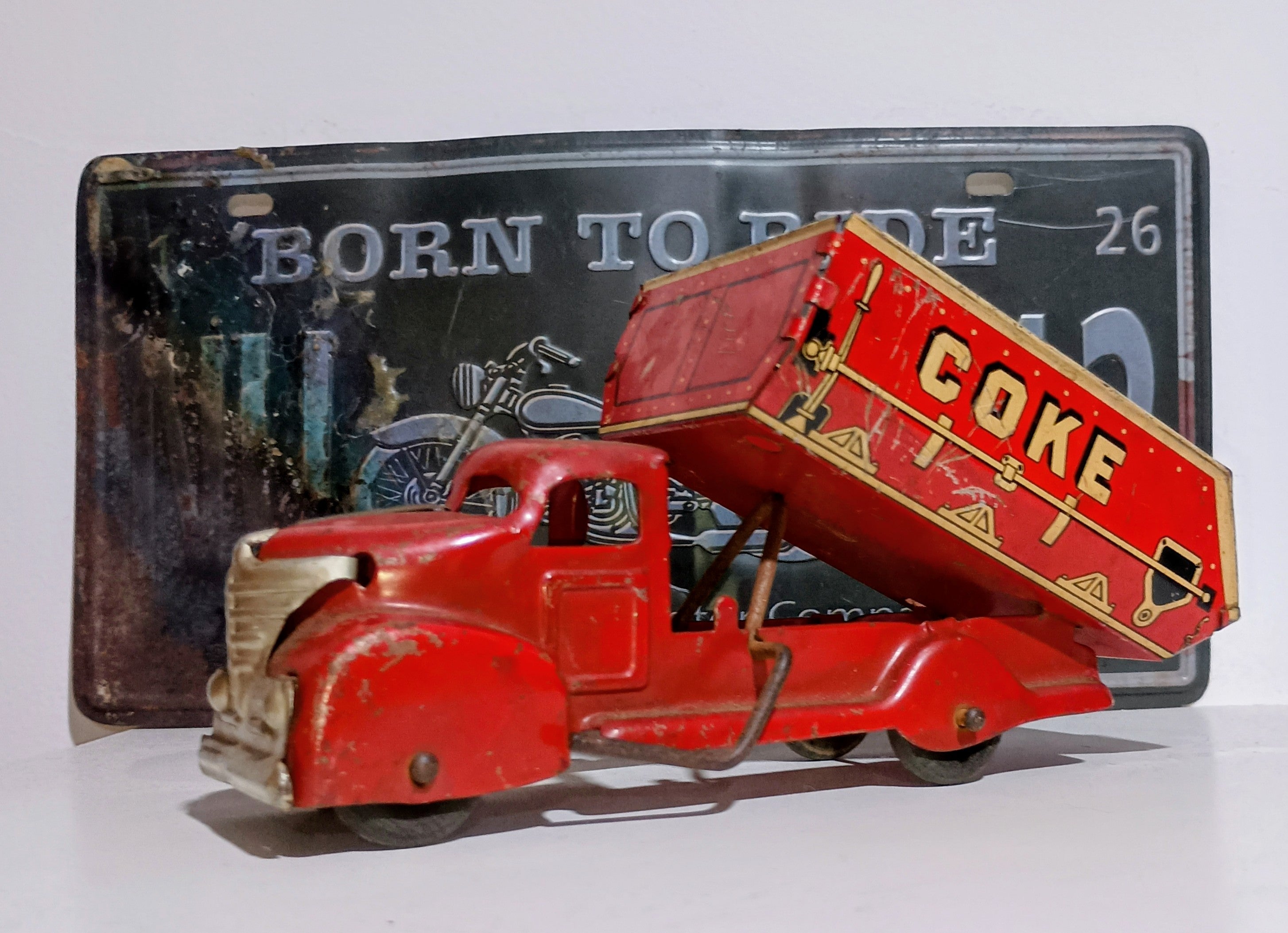 Caminhão Basculante vermelho "COKE" – MAR TOYS – Made in U.S.A. – Década de 1940
