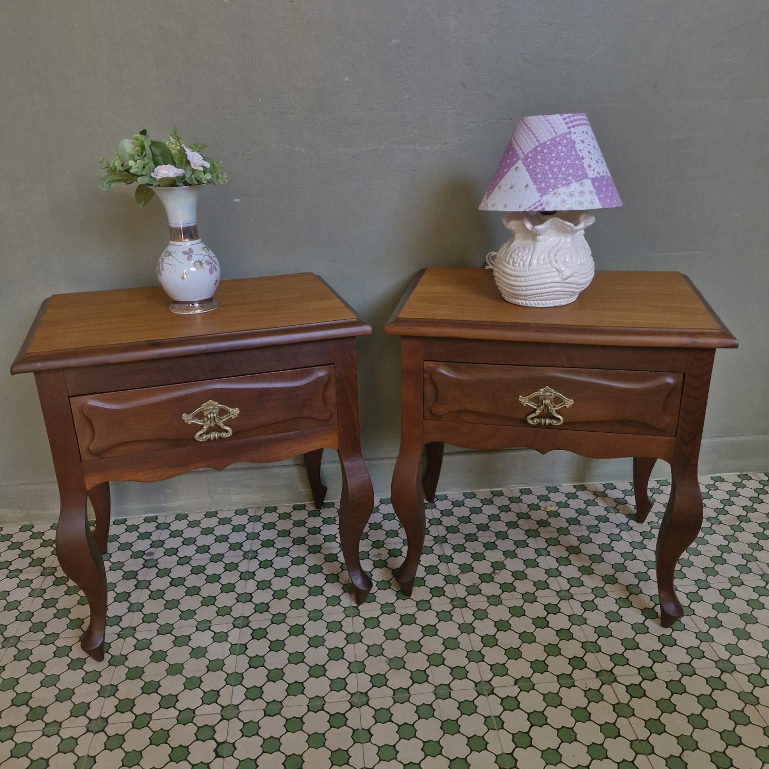 Par de Mesinha de cabeceira provençal com gaveta 