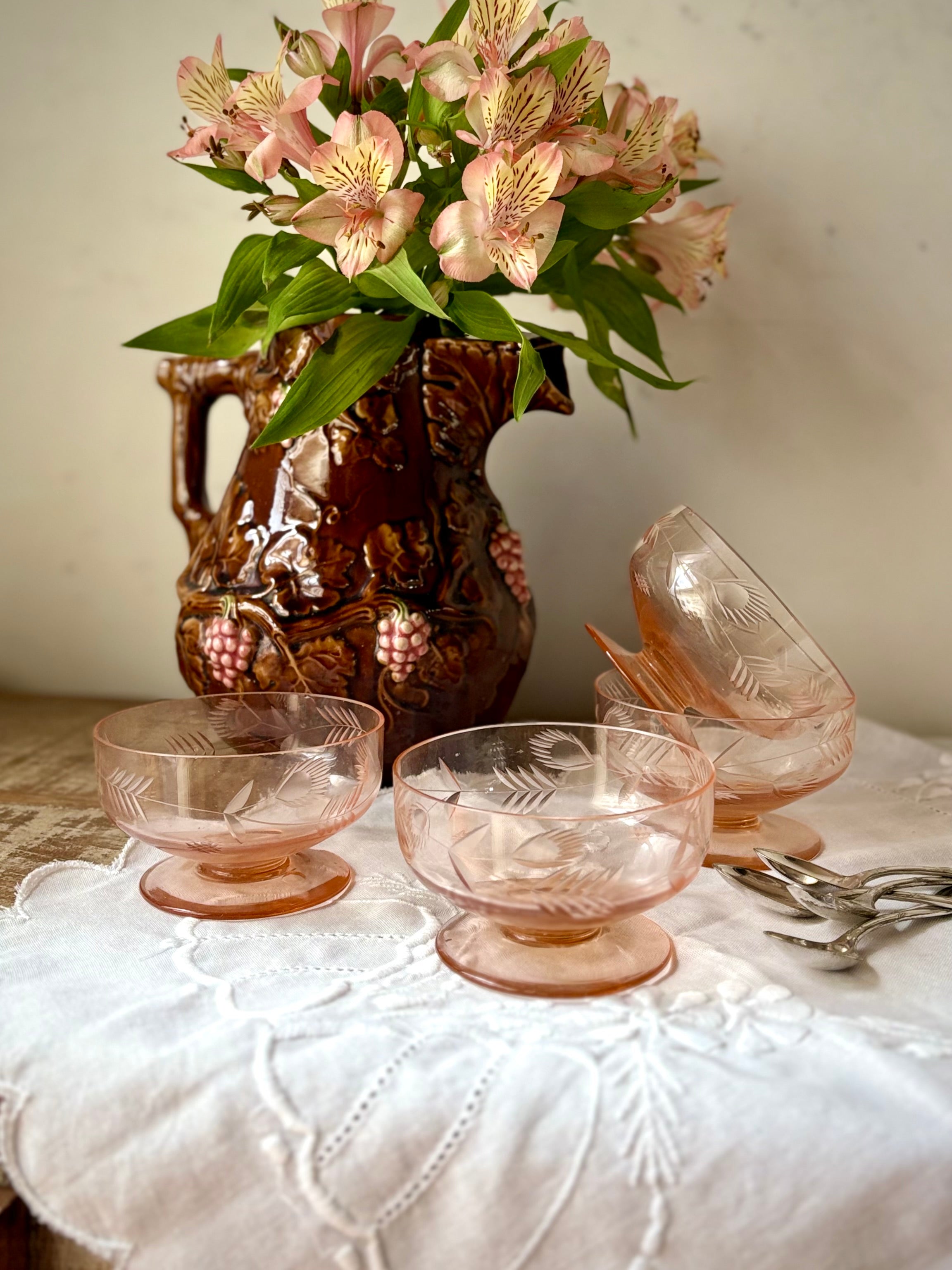 Conjunto para sobremesa em vidro lapidado rosa