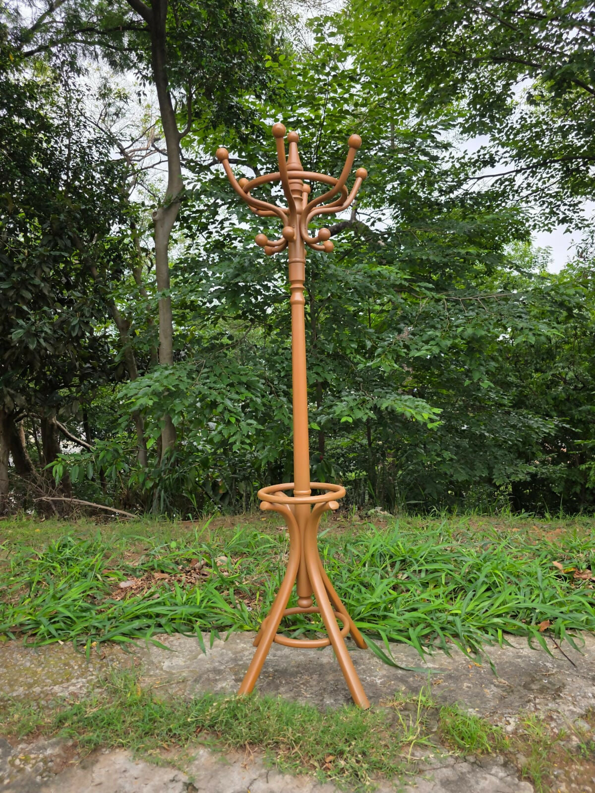 Mancebo Autriaco Guerdau, década de 60, madeira vergada e pintada.