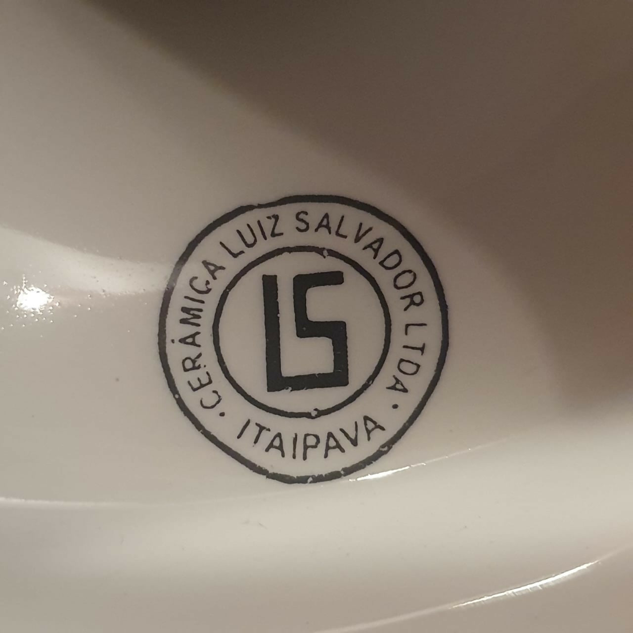 Par de pinhas grandes em cerâmica branca vitrificada Luiz Salvador. Lindas! (valor unitário)