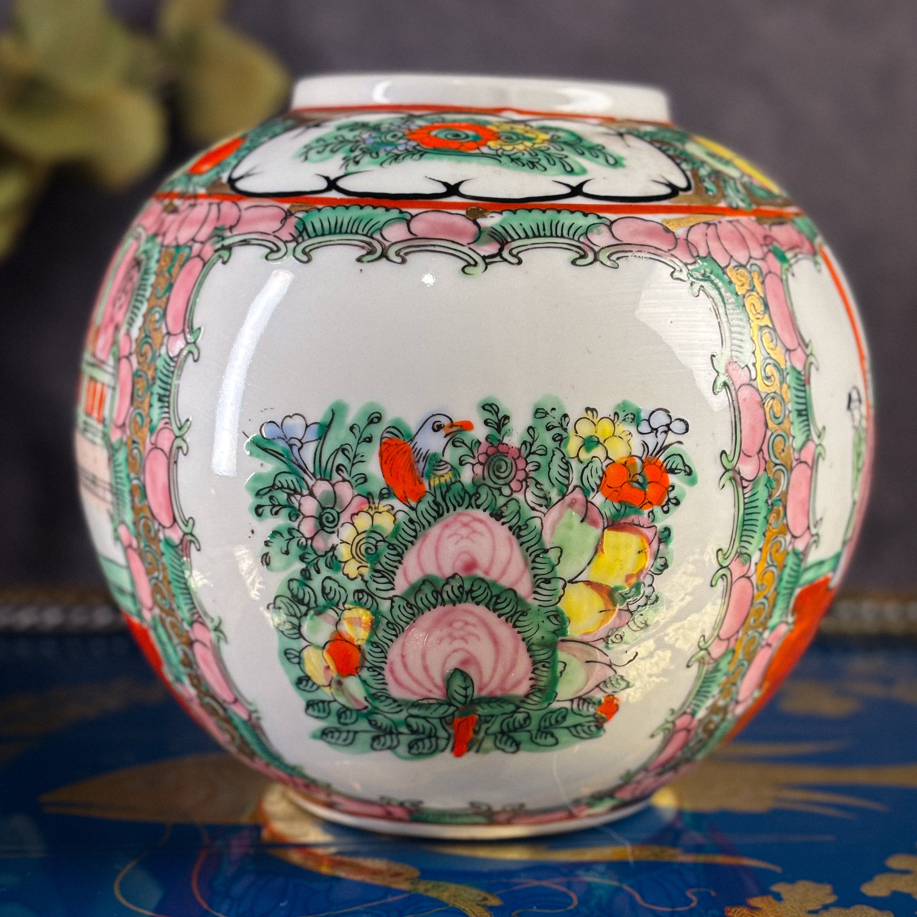 Potiche chinês Família Rosa em porcelana pintada à mão, anos 1970/1990