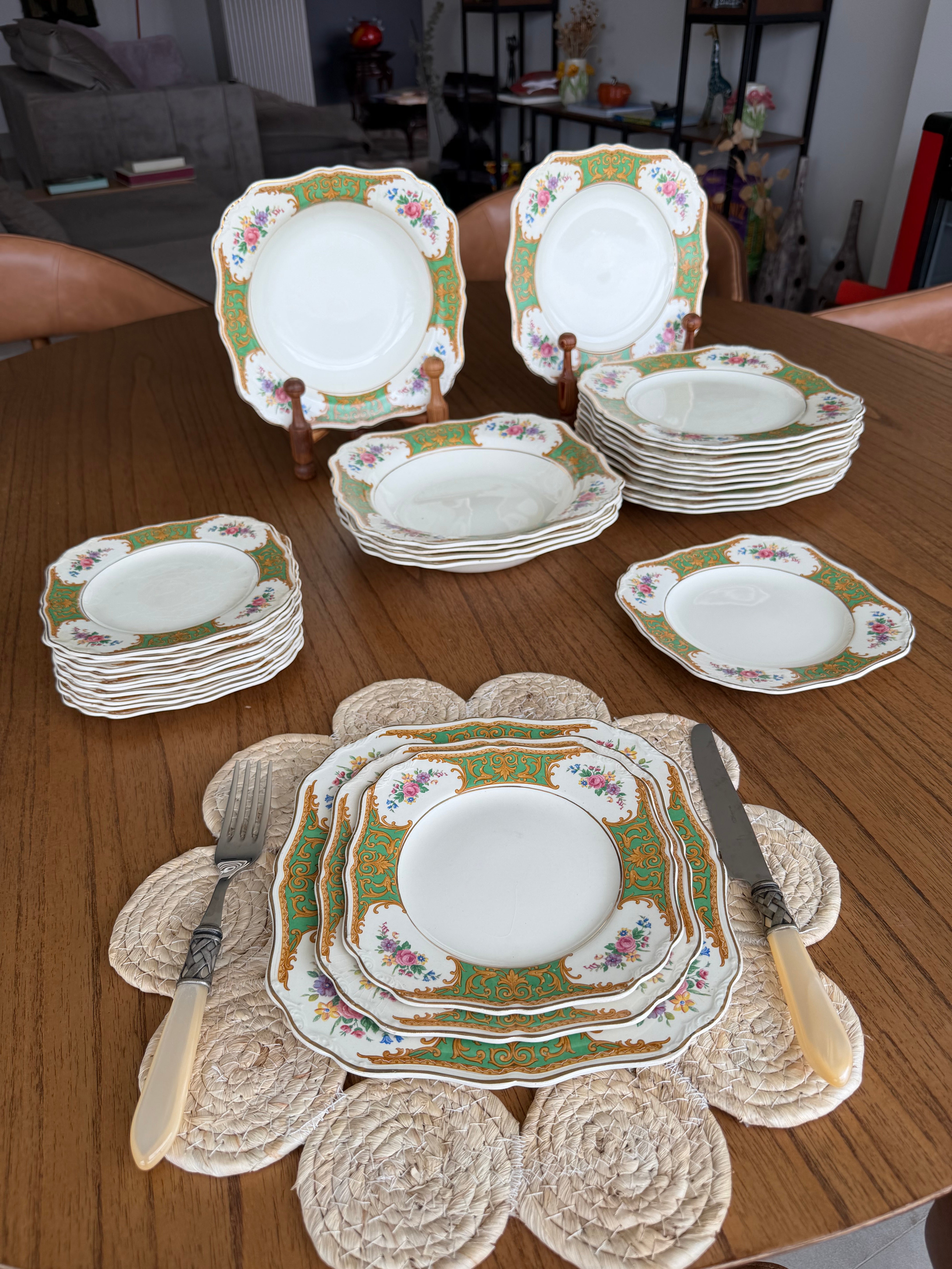 Raro serviço de jantar J & G Meakin England. com estampa floral - 30 peças