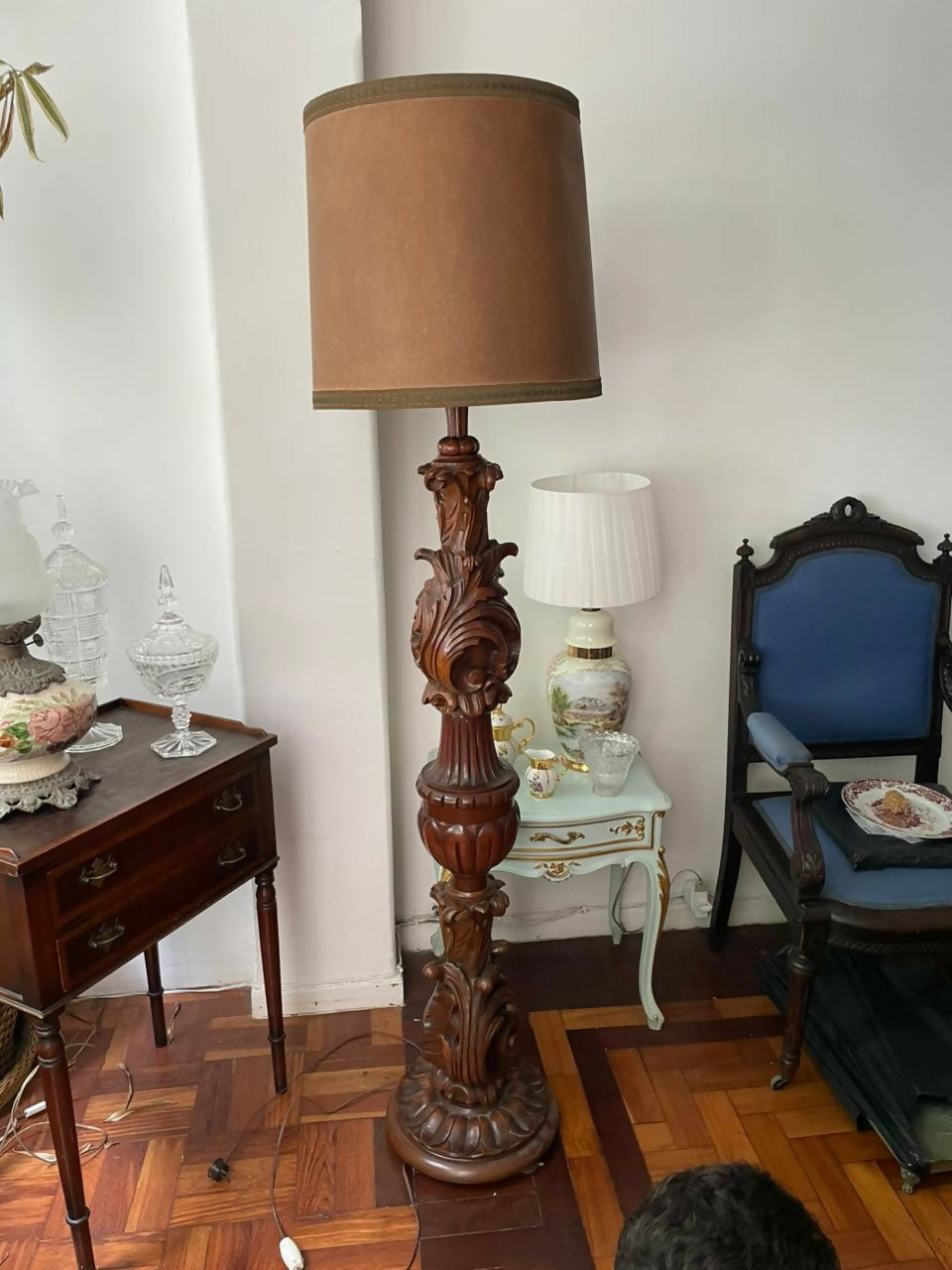 Gigante Abajur Tocheiro de Chão em Jacarandá Entalhado Século XIX