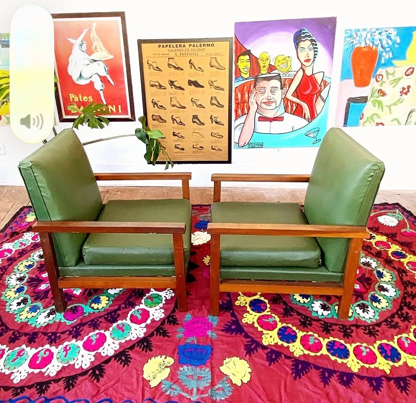 Par de Poltronas anos 60 em Imbuia maciça e estofado verde 