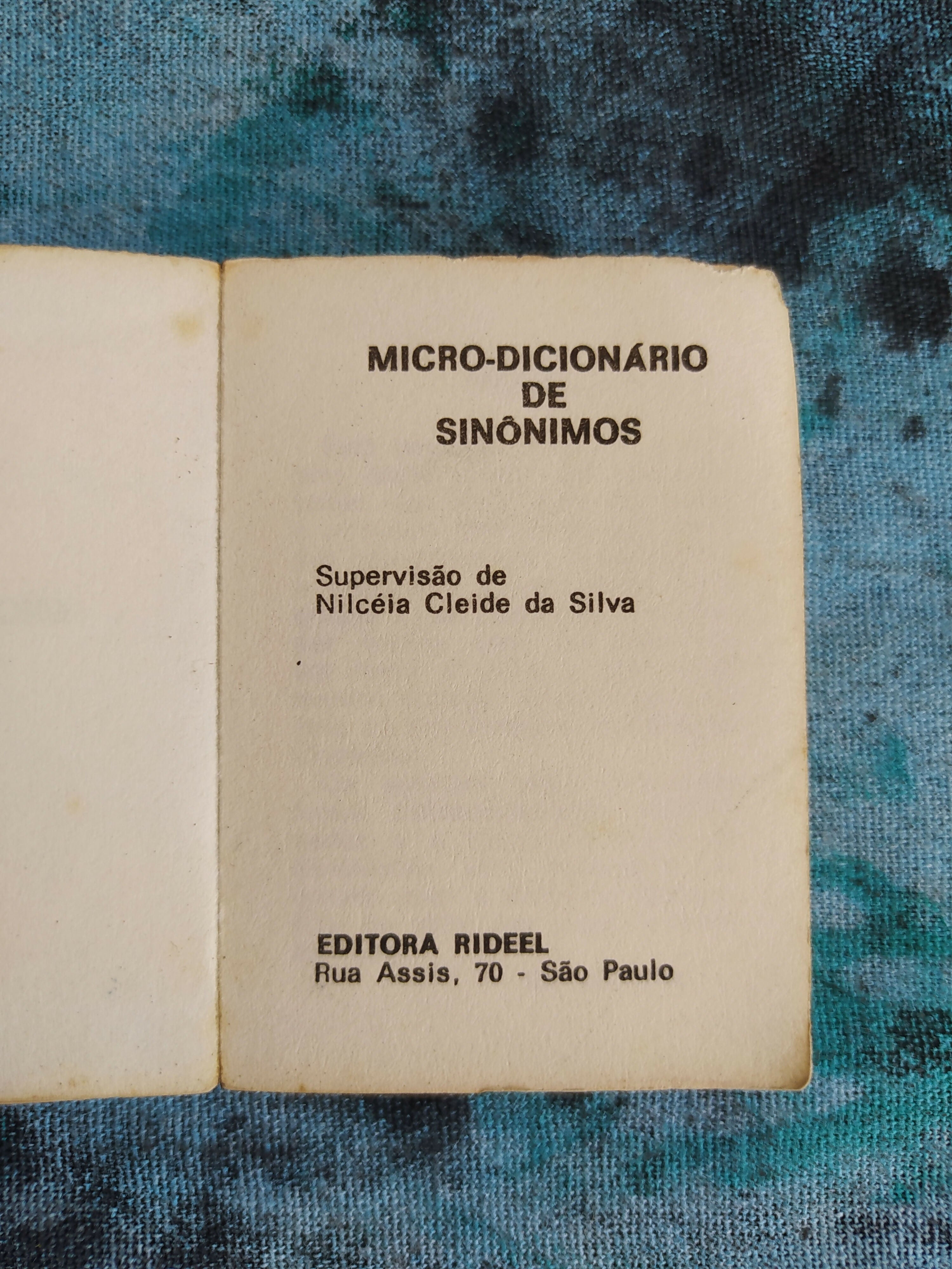 Livro em miniatura