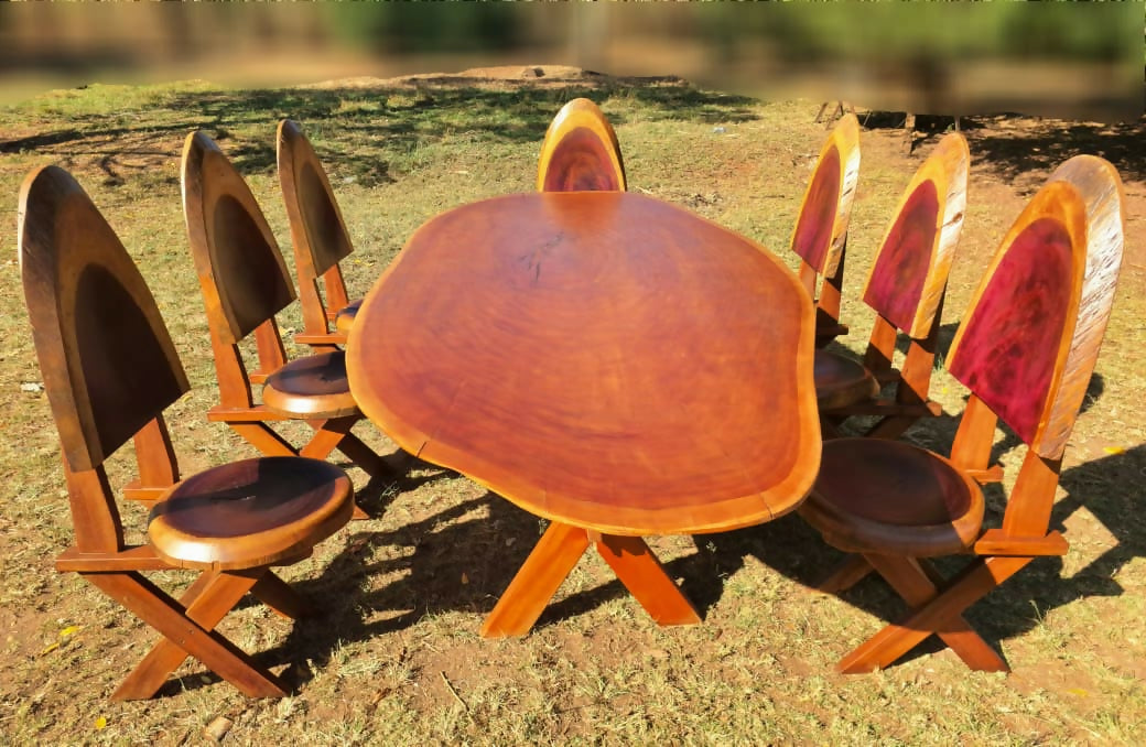 Mesa Artesanal 272cm com 8 Cadeiras Roxinho