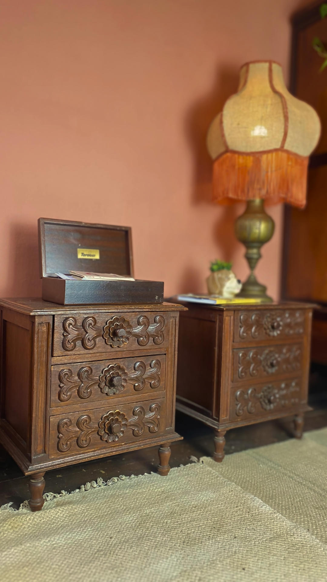 Par de Mesinhas de Cabeceira "Raízes"