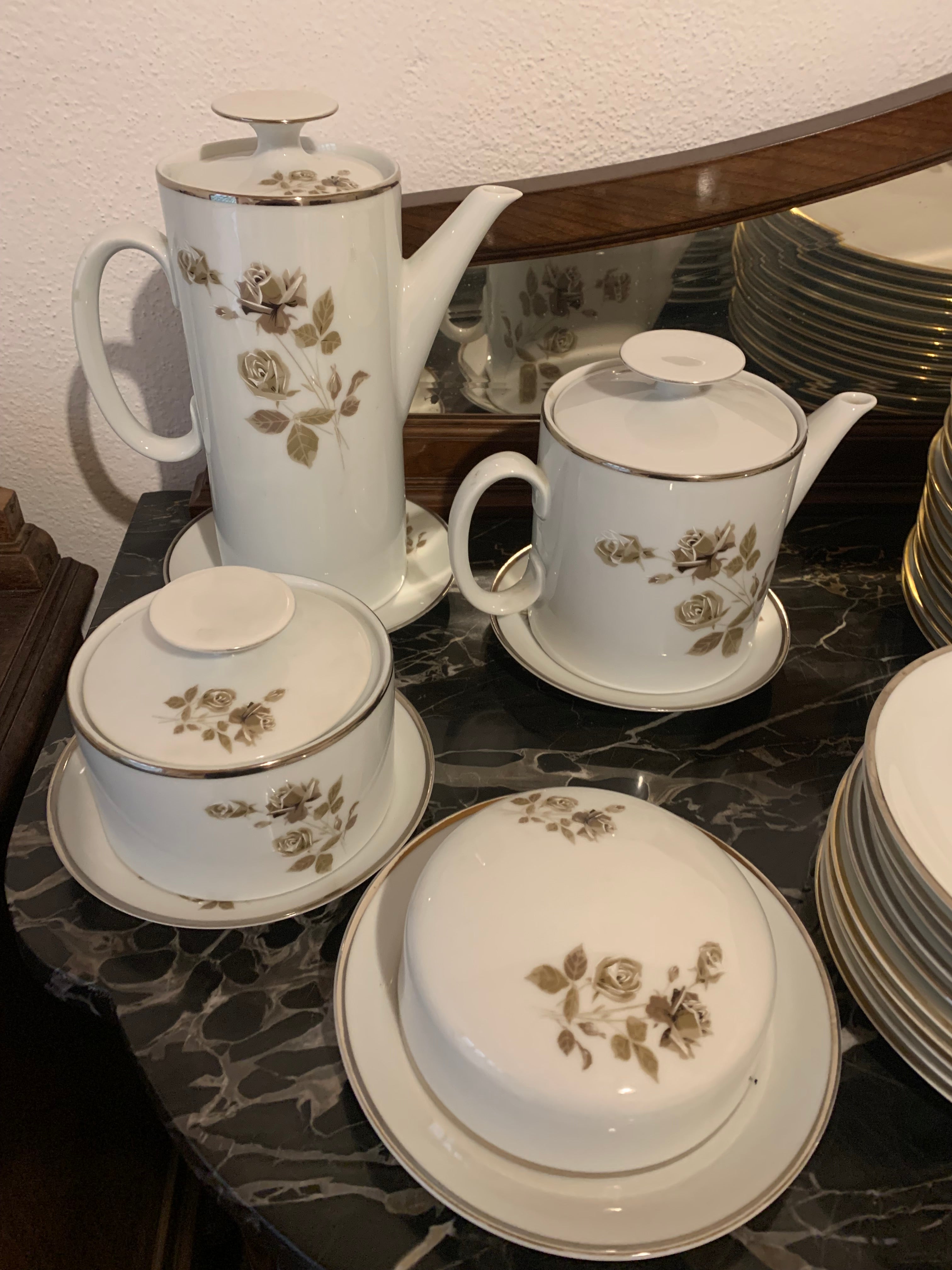 Estonteante jogo Porcelana Renner Medallion misto dourado e prata