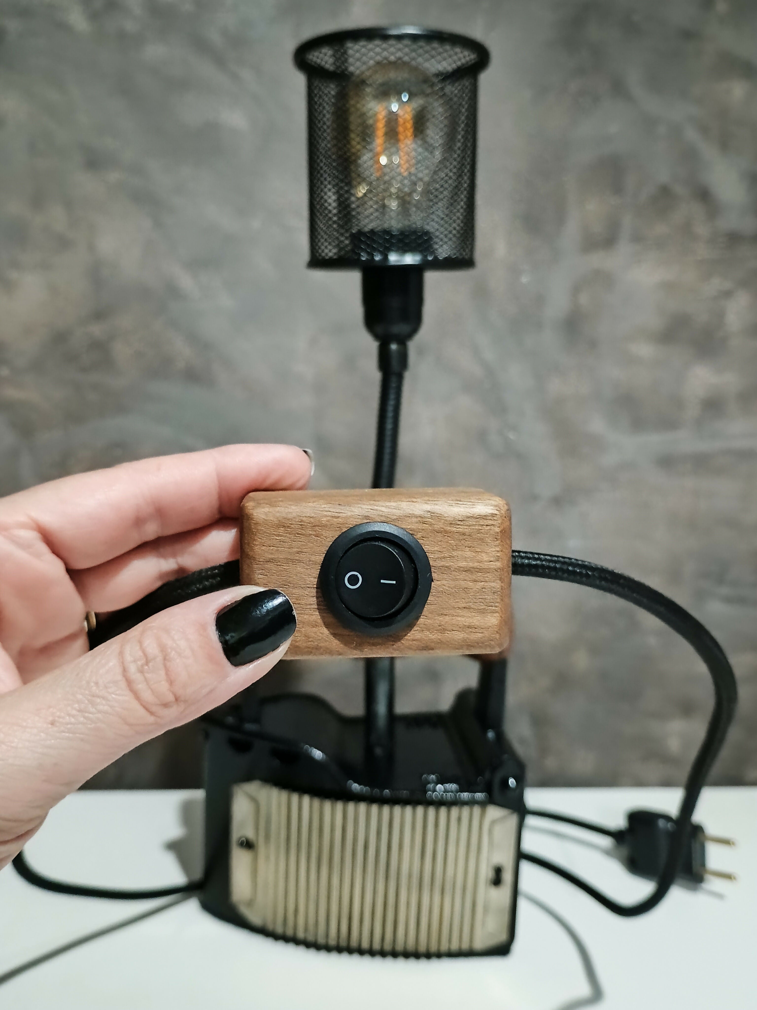 Luminária Ferro de Passar com Cúpula