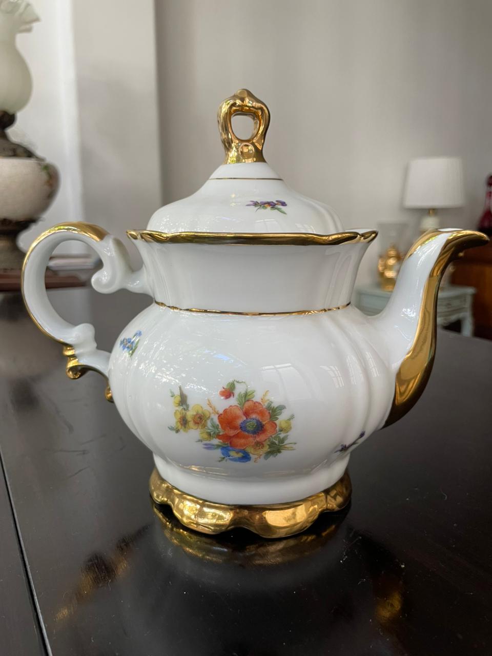 Bule em porcelana Real São Paulo com douração